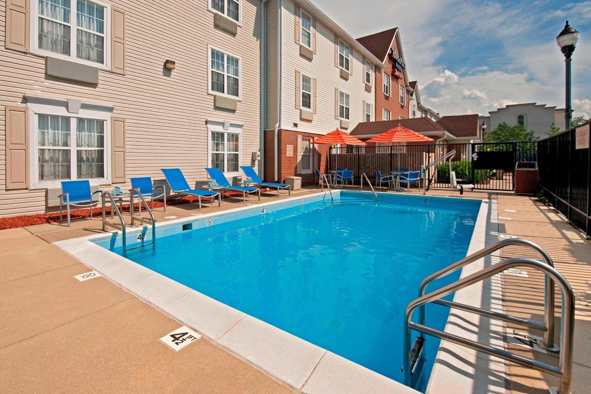 MainStay Suites Bloomington near University photo 2