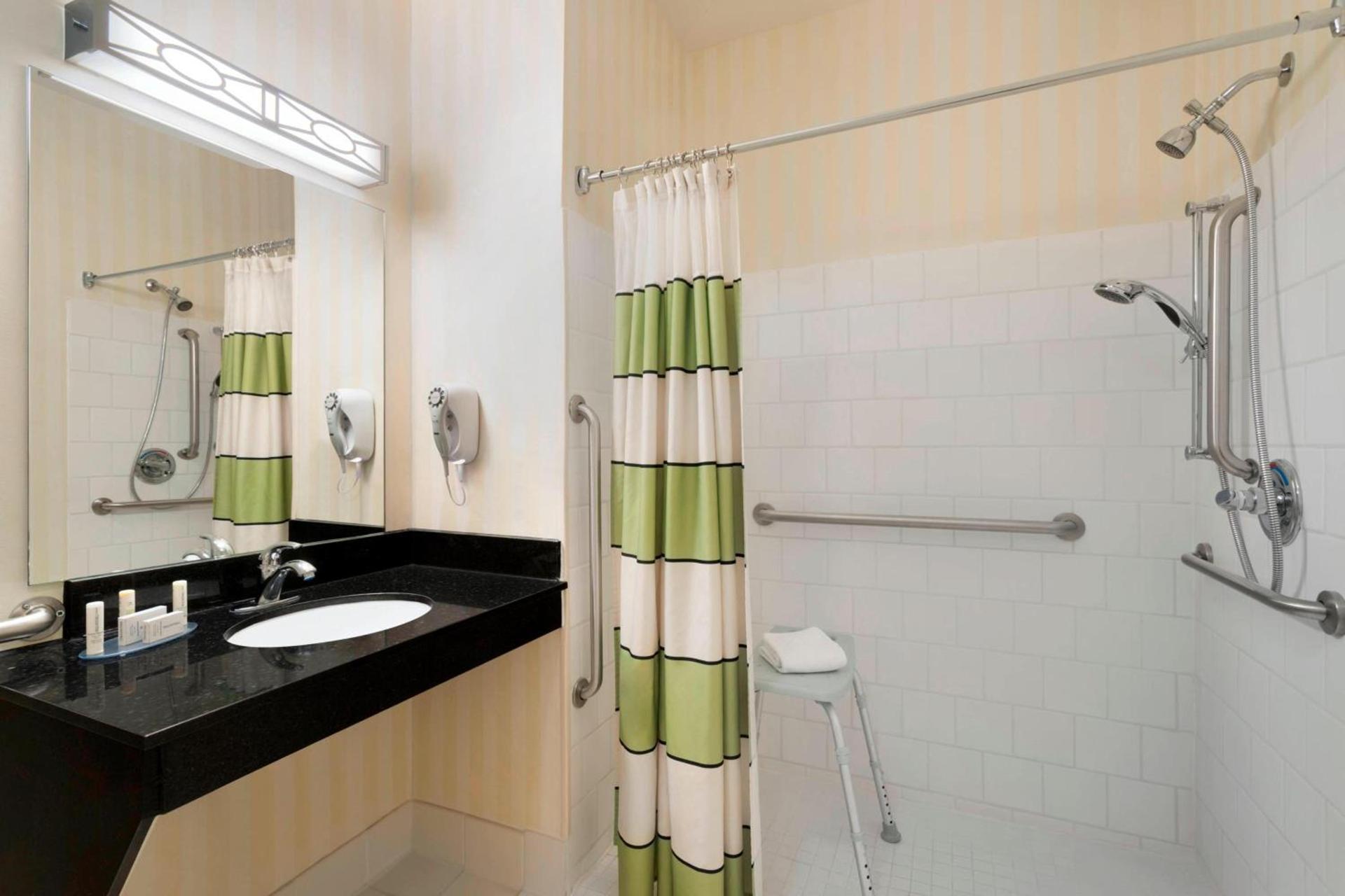 Fairfield Inn & Suites by Marriott Champaign photo 11