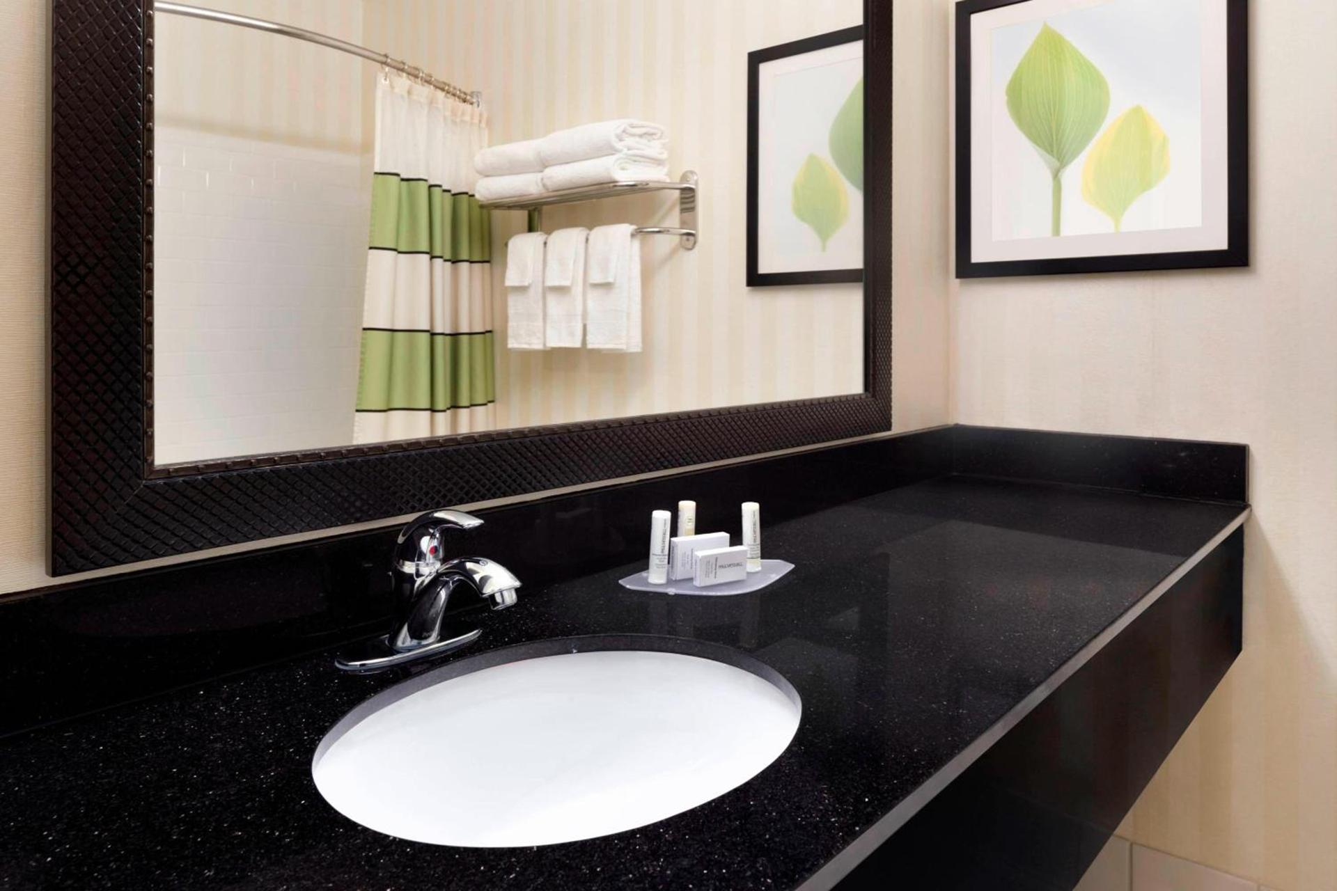Fairfield Inn & Suites by Marriott Champaign photo 12