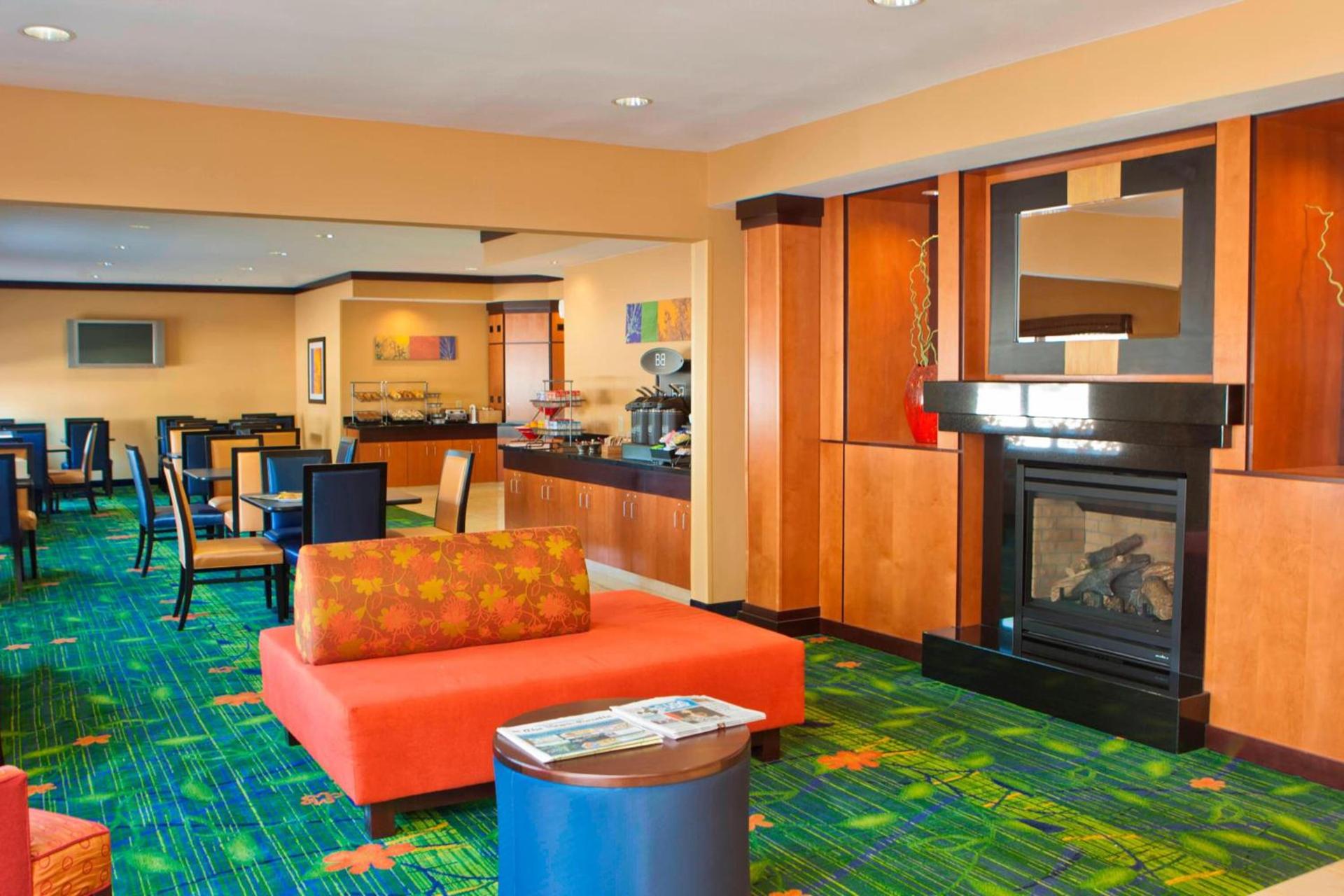 Fairfield Inn & Suites by Marriott Champaign photo 5