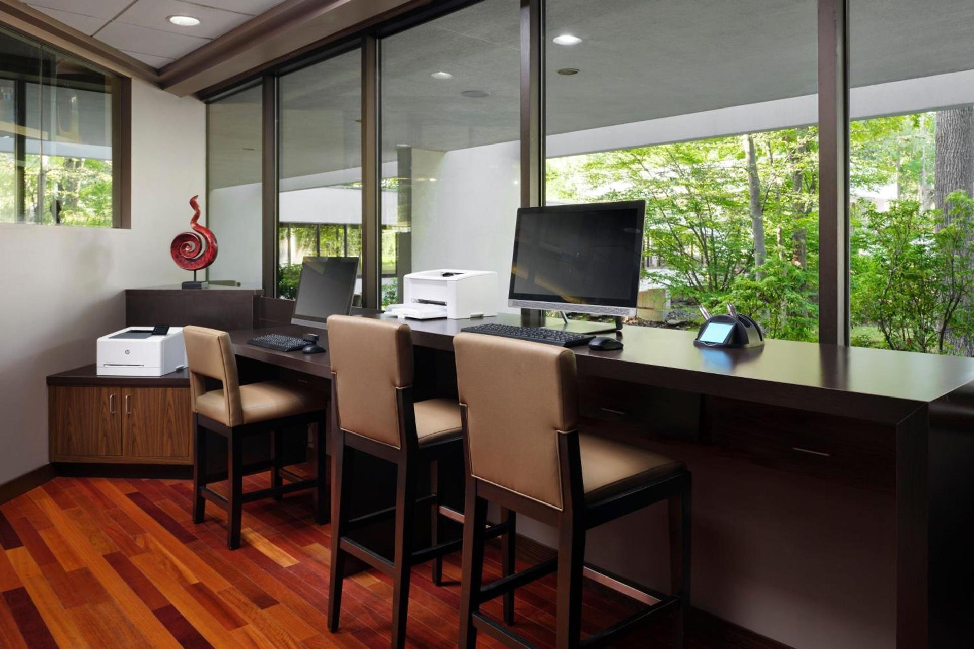 Marriott Park Ridge photo 21