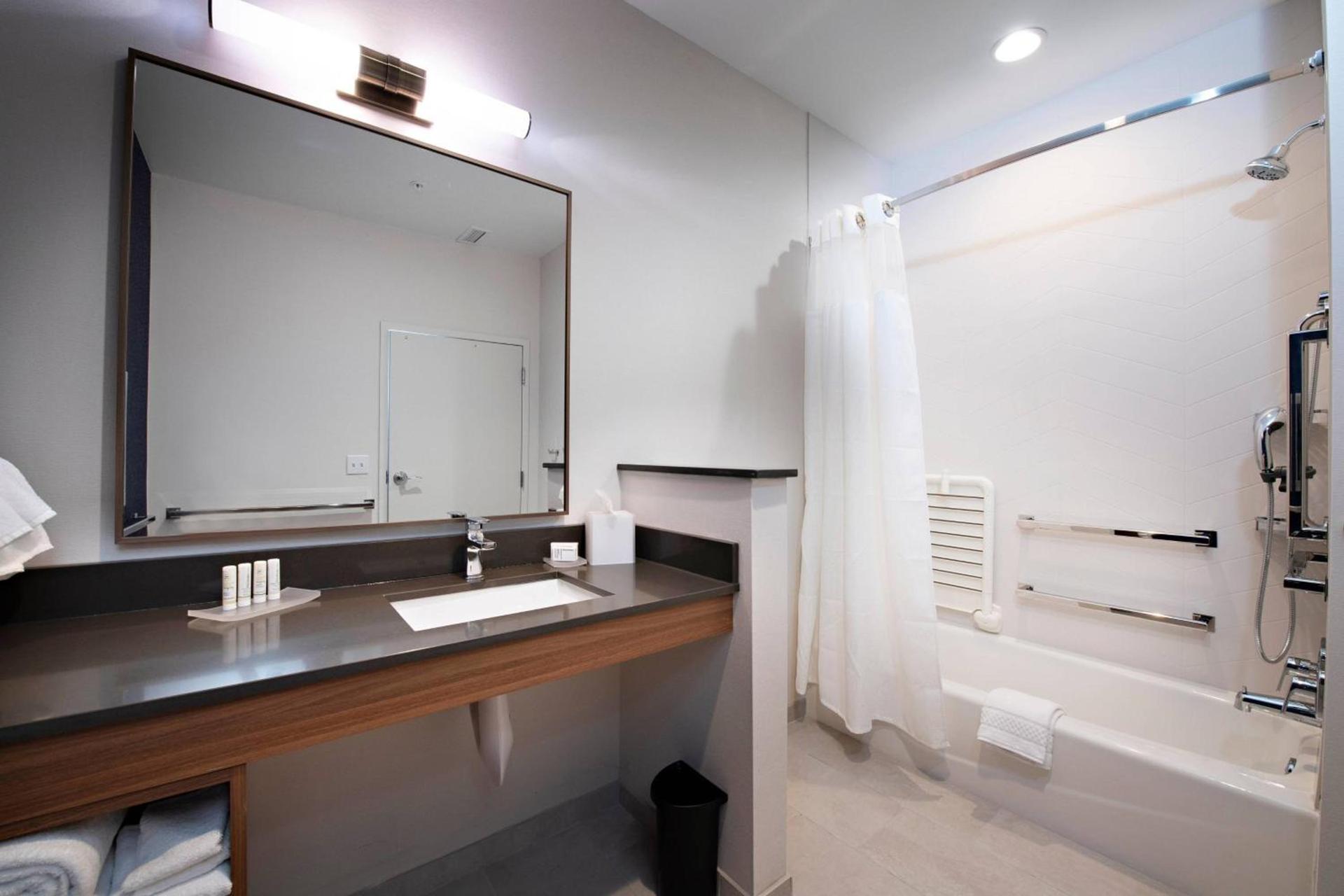 Fairfield Inn & Suites by Marriott Dayton North photo 14