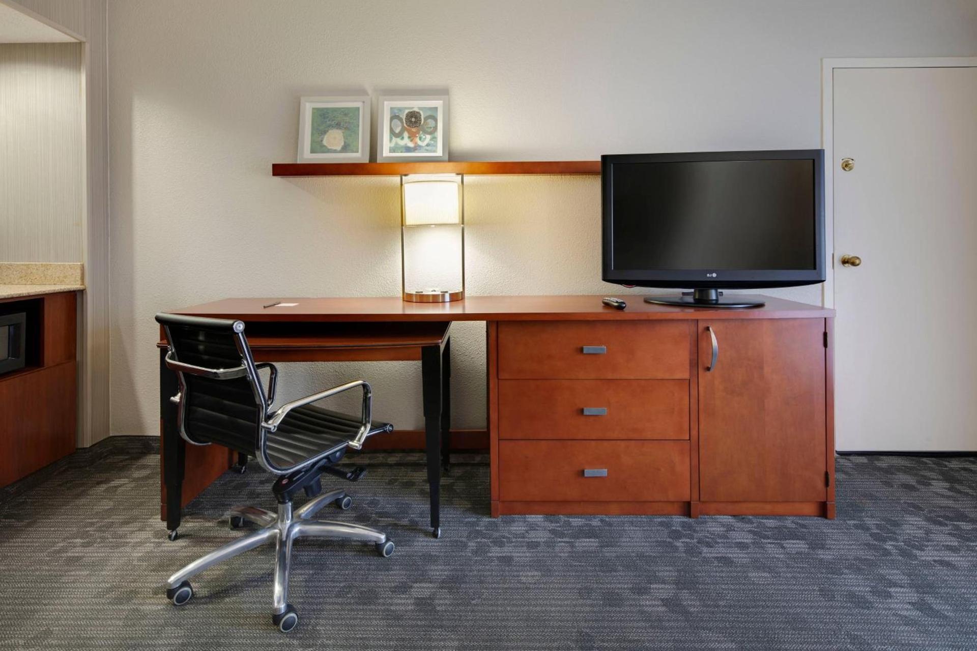 Courtyard by Marriott Atlanta Windy Hill/Ballpark photo 20