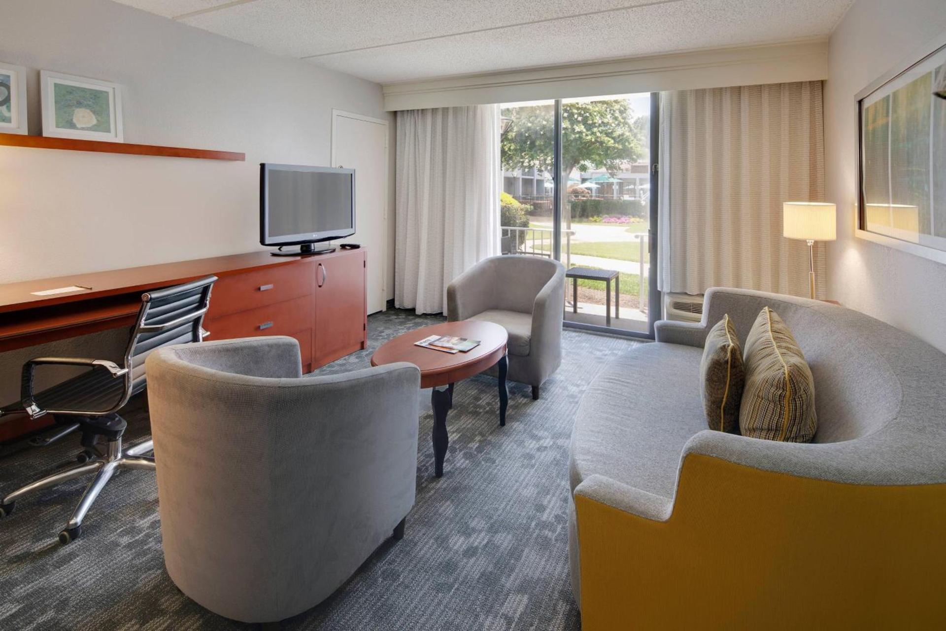 Courtyard by Marriott Atlanta Windy Hill/Ballpark photo 18