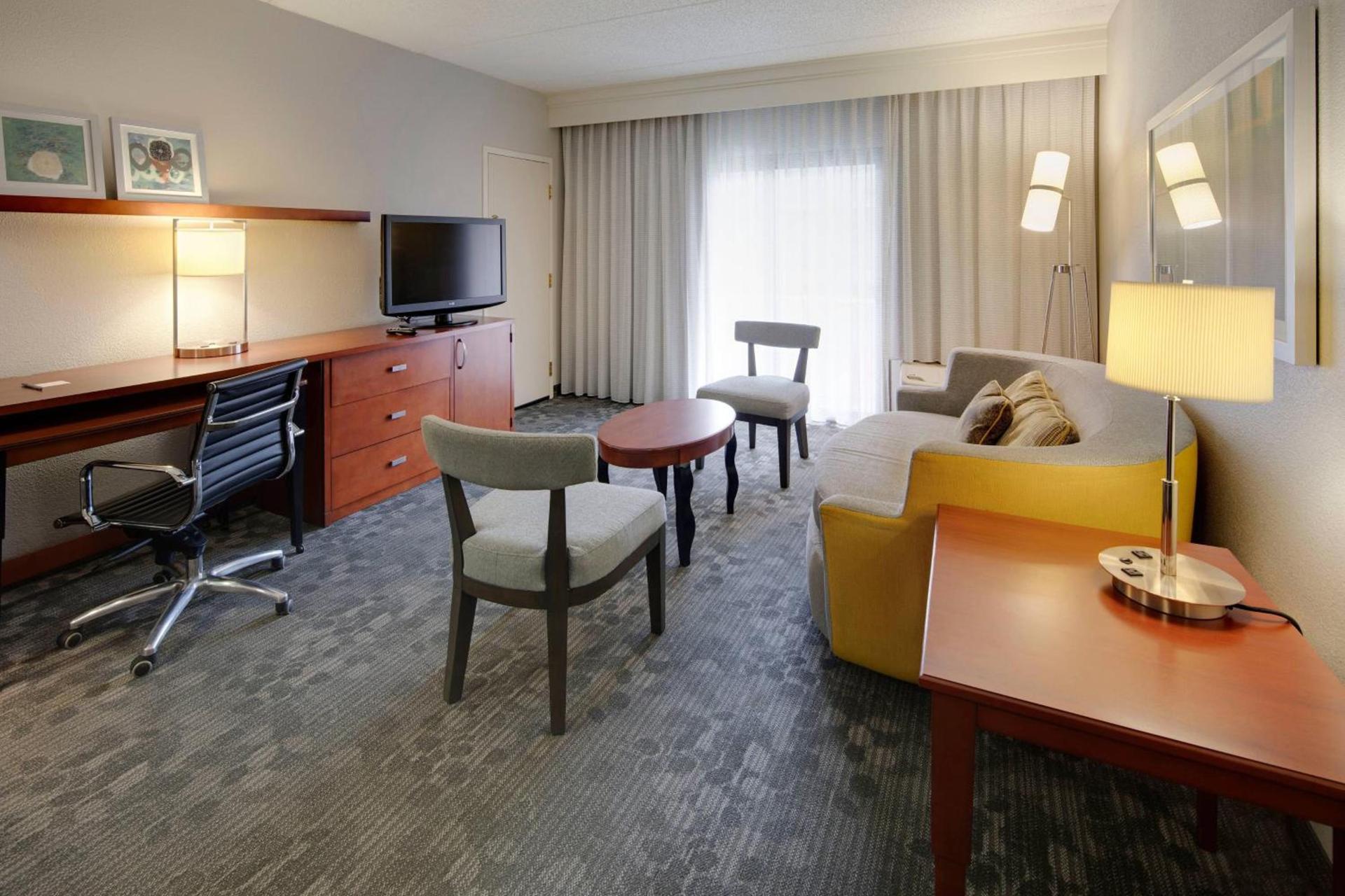 Courtyard by Marriott Atlanta Windy Hill/Ballpark photo 24