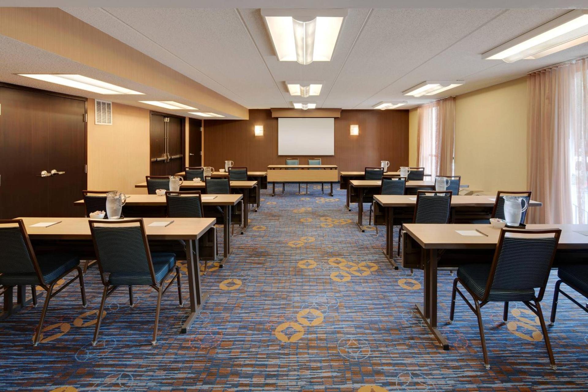 Courtyard by Marriott Atlanta Windy Hill/Ballpark photo 40