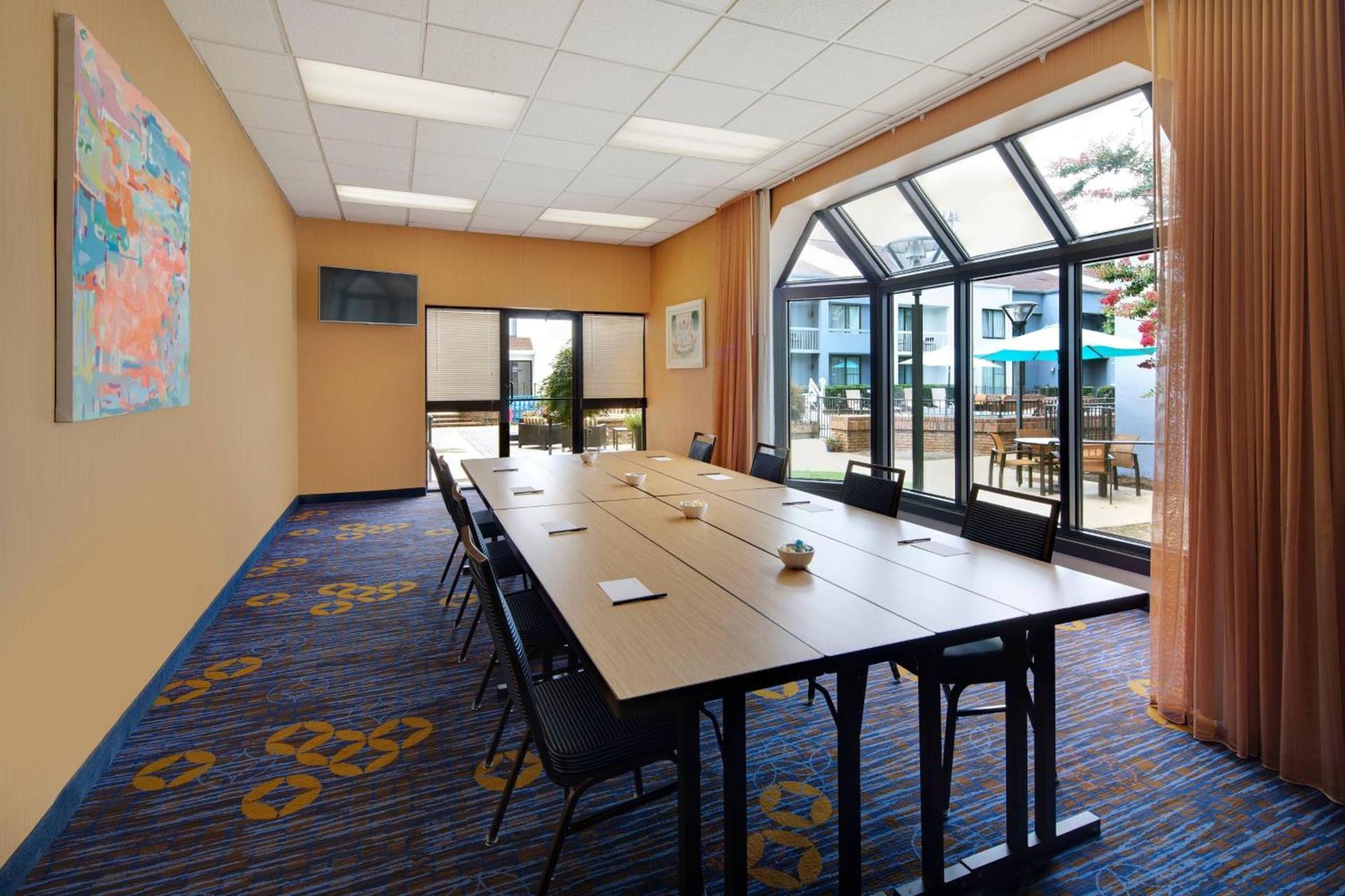 Courtyard by Marriott Atlanta Windy Hill/Ballpark photo 42