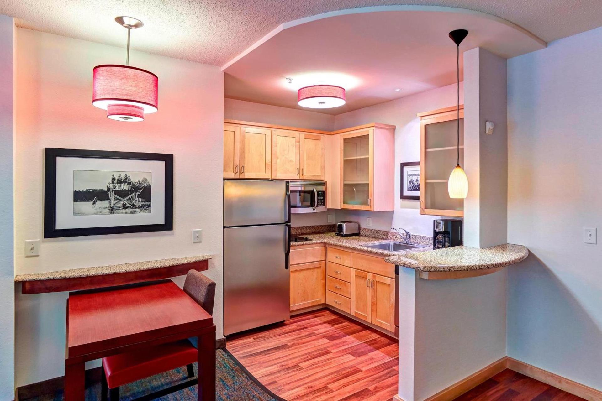 Residence Inn Minneapolis Plymouth photo 17