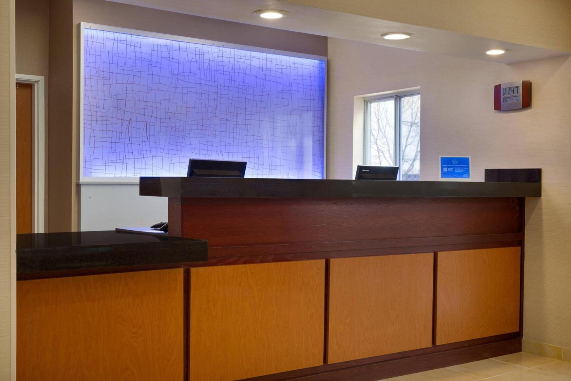 Country Inn & Suites by Radisson, Bismarck-Mandan photo 2