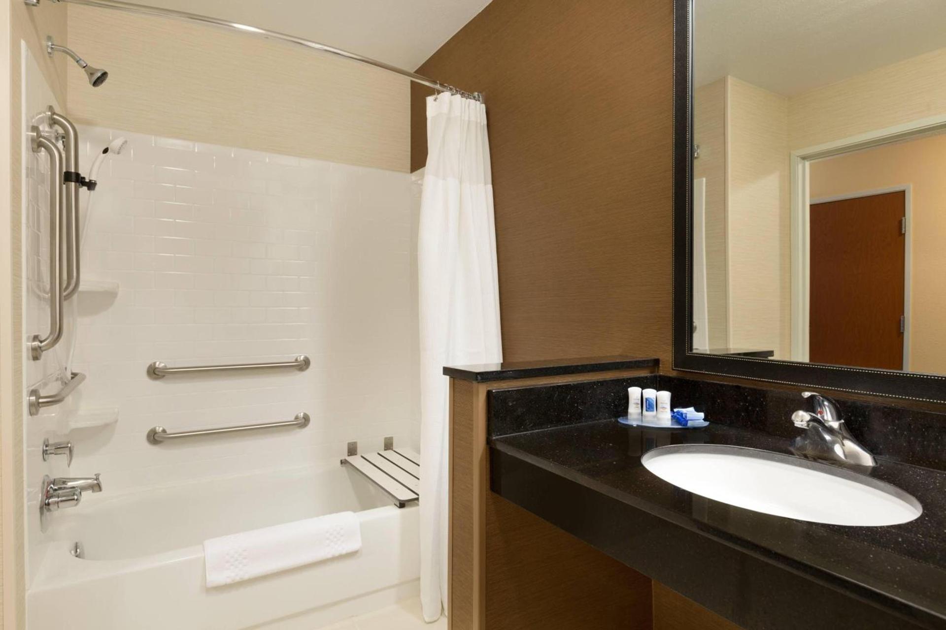 Country Inn & Suites by Radisson, Bismarck-Mandan photo 12