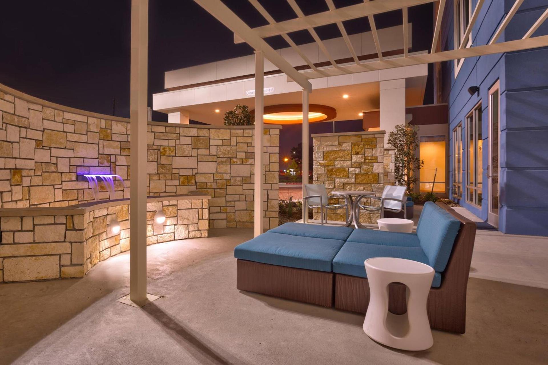 SpringHill Suites by Marriott Houston I-45 North photo 2