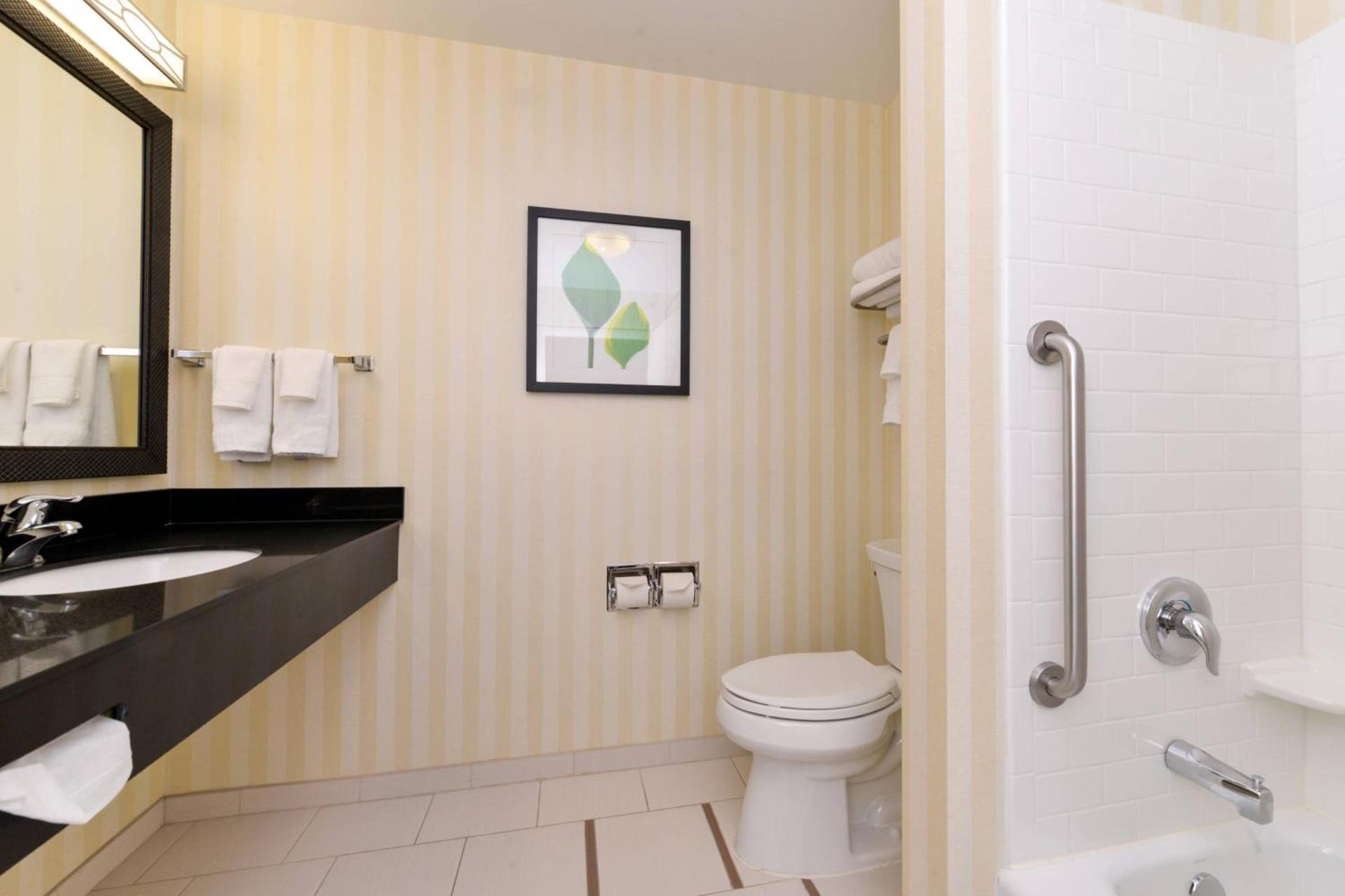 Fairfield Inn & Suites by Marriott Cedar Rapids photo 16