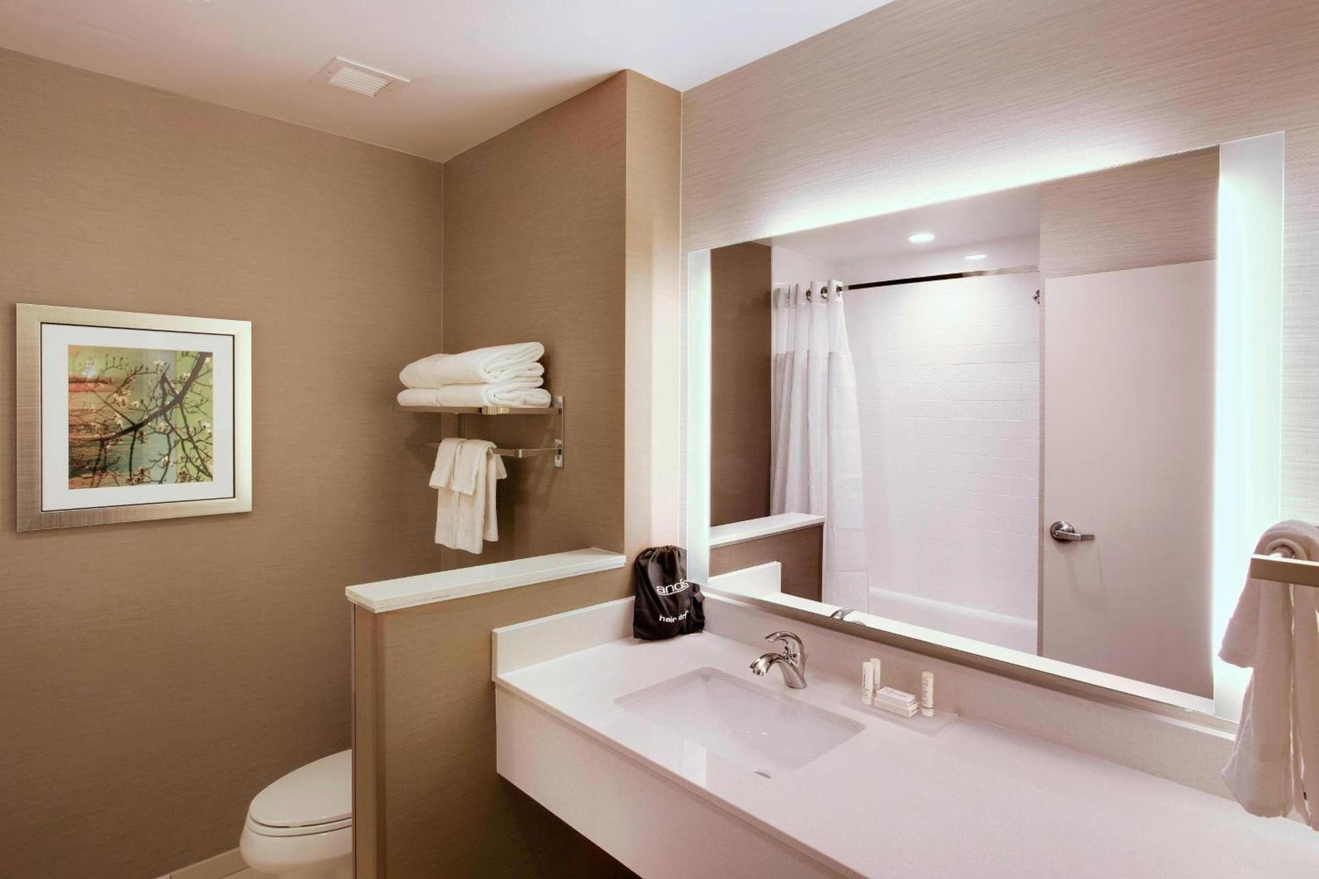 Fairfield Inn & Suites by Marriott Phoenix Tempe/Airport photo 5