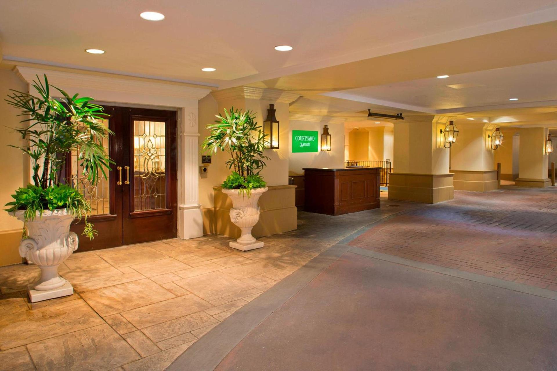 Courtyard by Marriott New Orleans French Quarter/Iberville photo 5