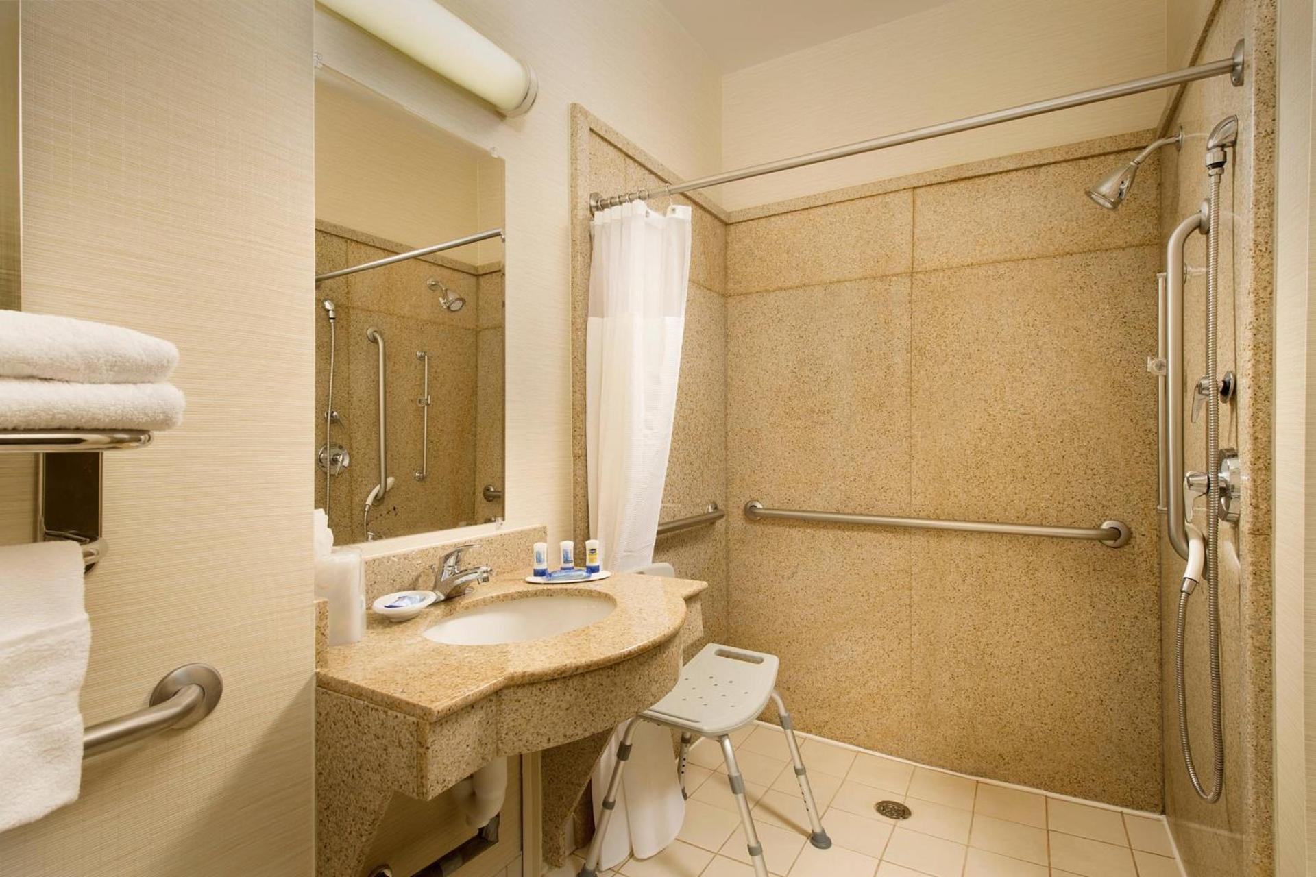 Fairfield Inn & Suites by Marriott Marshall photo 6