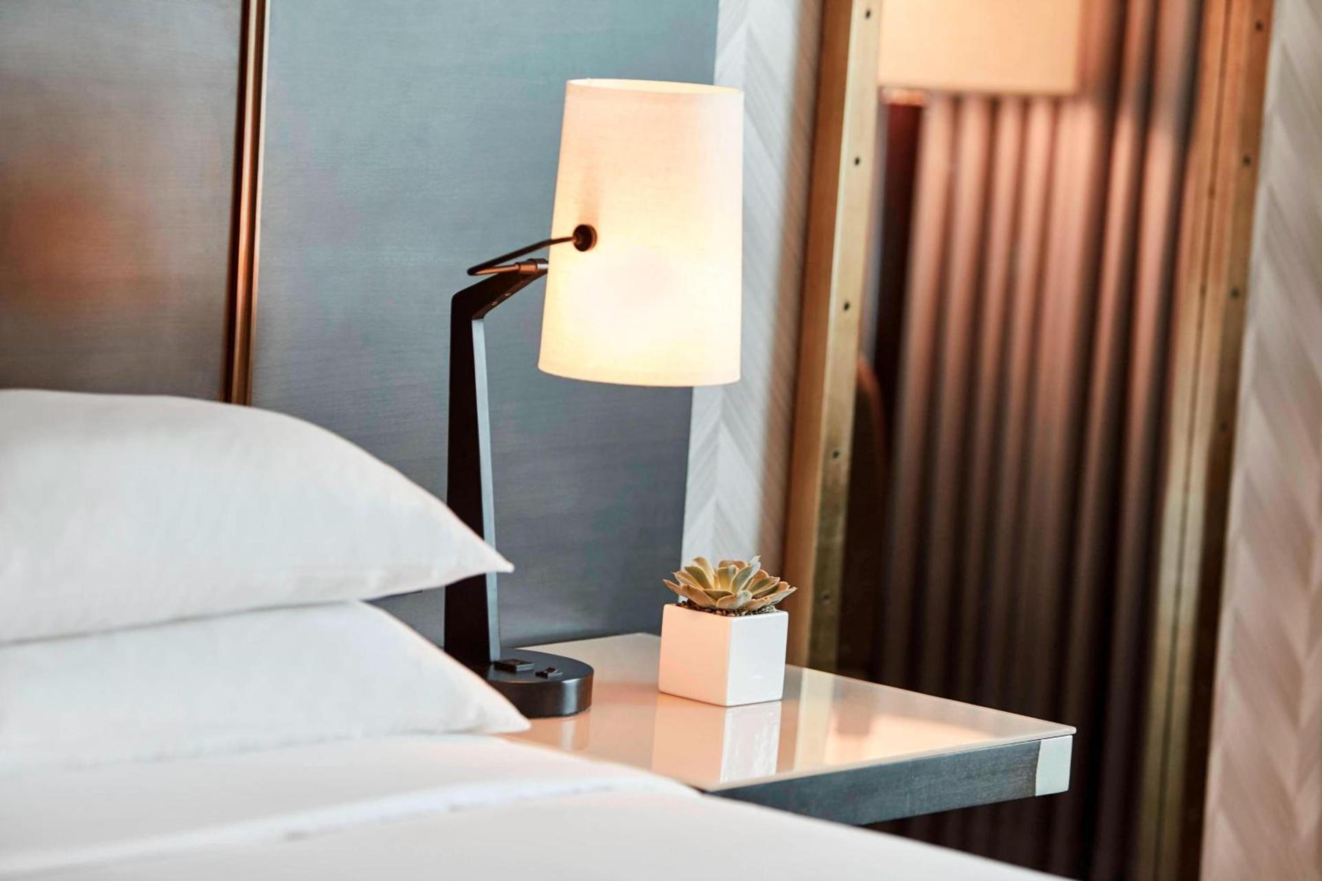 Renaissance Los Angeles Airport Hotel photo 13