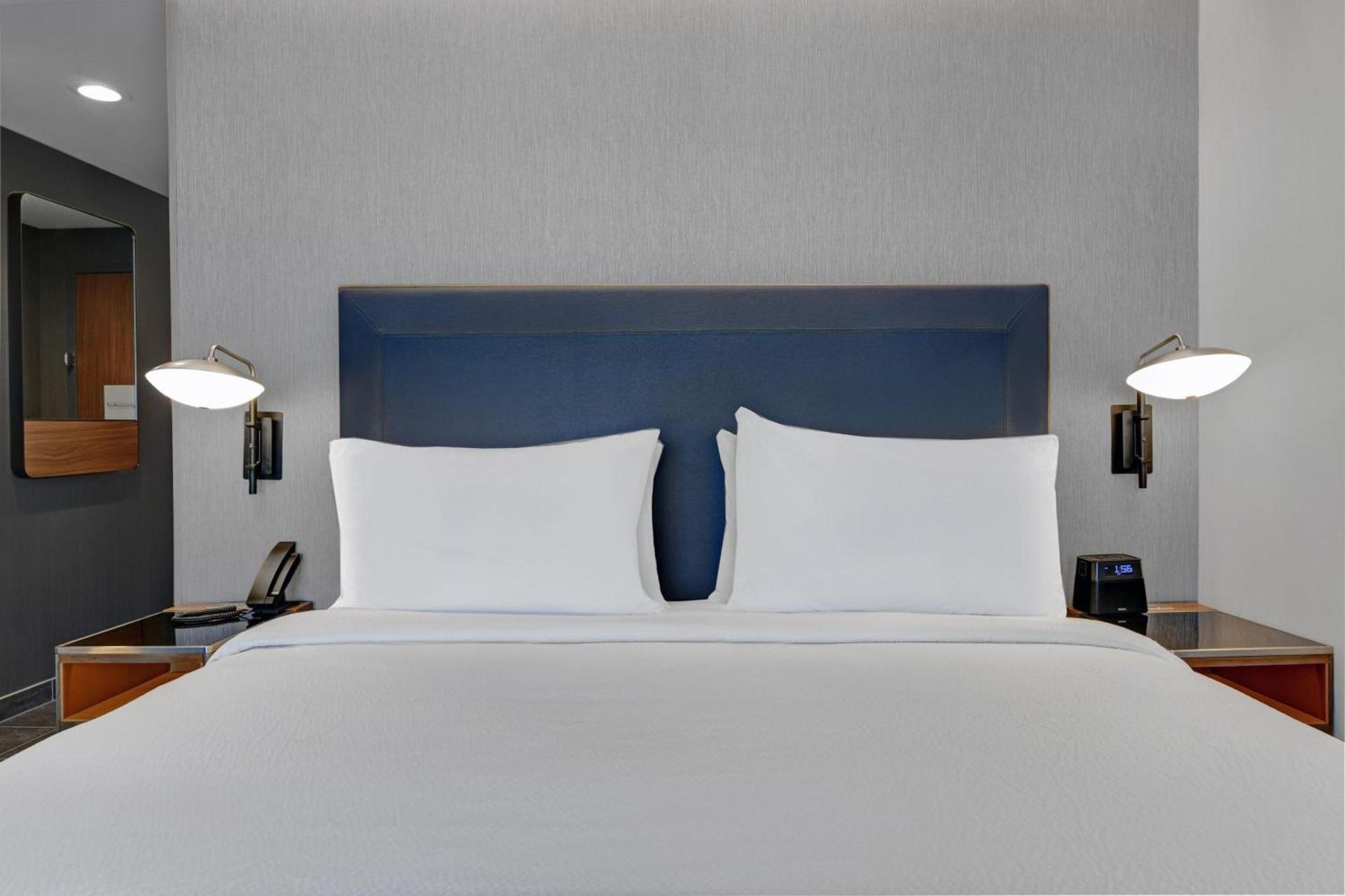 Courtyard by Marriott Hamilton photo 12
