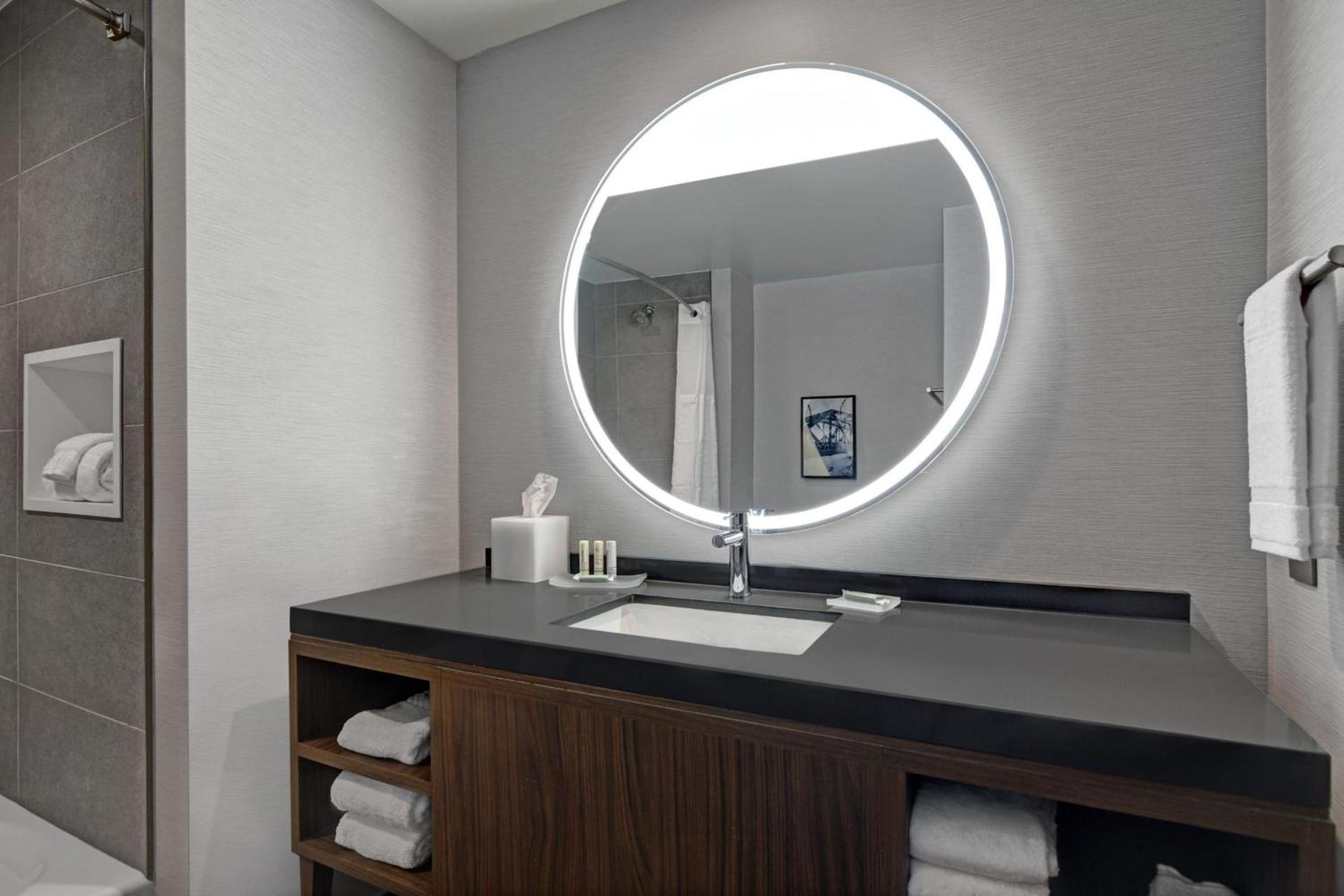 Courtyard by Marriott Hamilton photo 18
