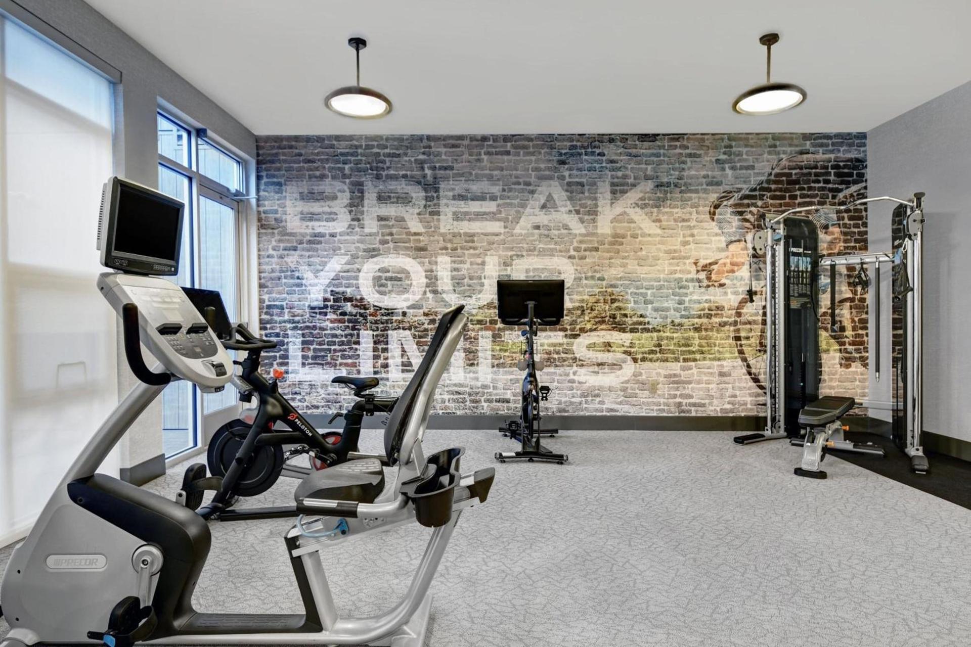 Courtyard by Marriott Hamilton photo 11