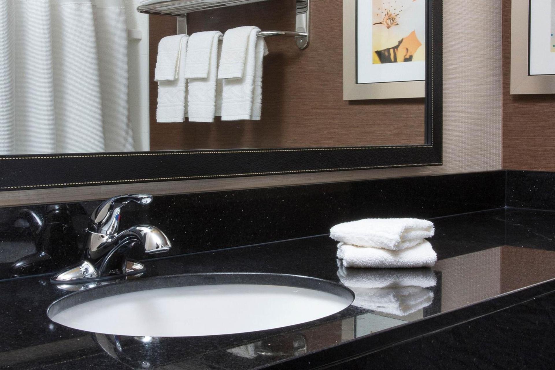 Fairfield Inn & Suites Peru photo 8