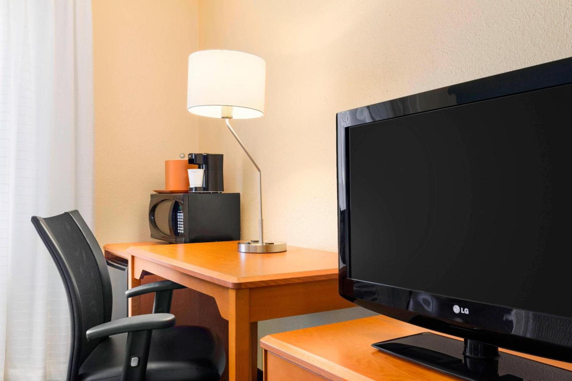 Fairfield Inn & Suites Saginaw photo 7