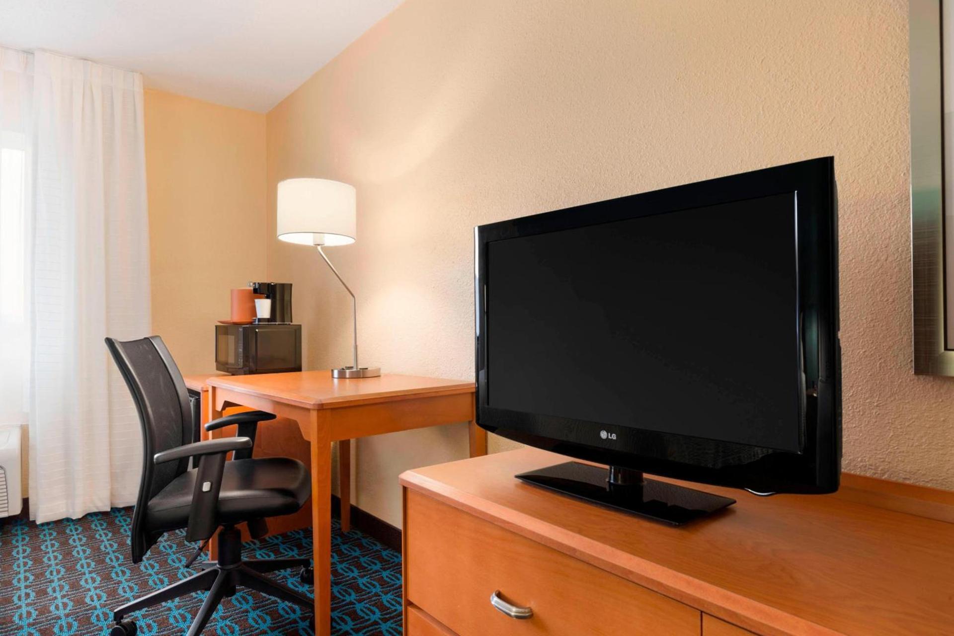 Fairfield Inn & Suites Saginaw photo 9