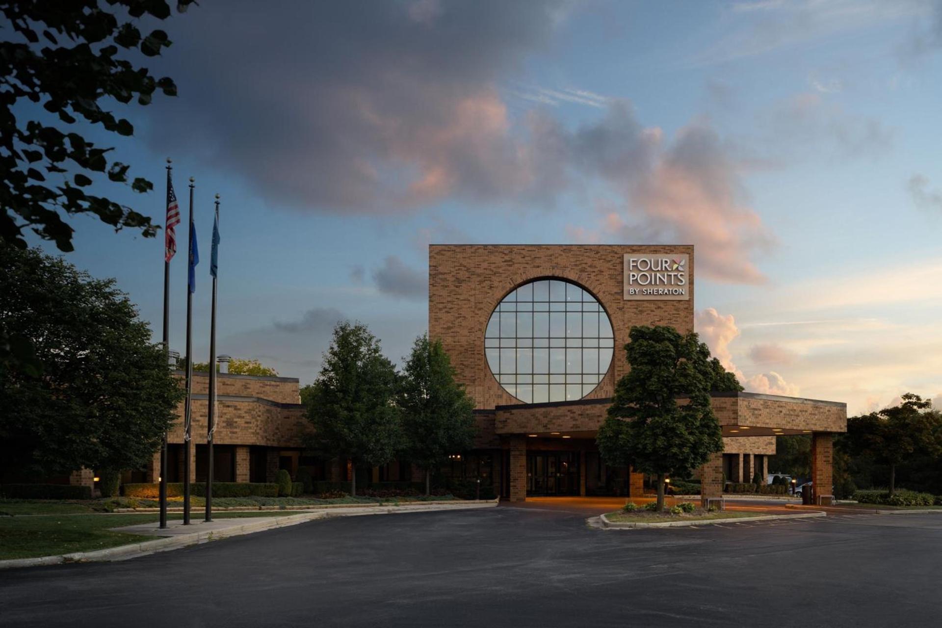 Four Points by Sheraton Milwaukee North Shore photo 1