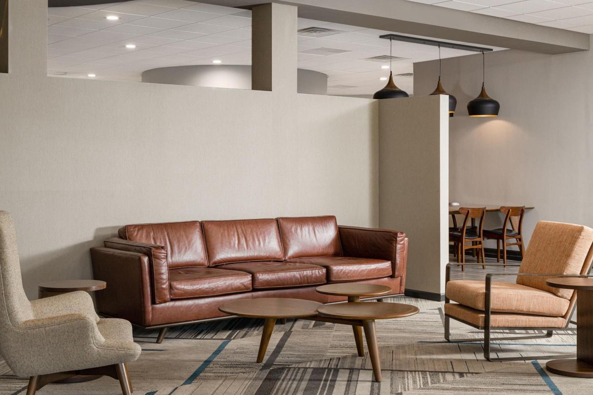 Four Points by Sheraton Milwaukee North Shore photo 4