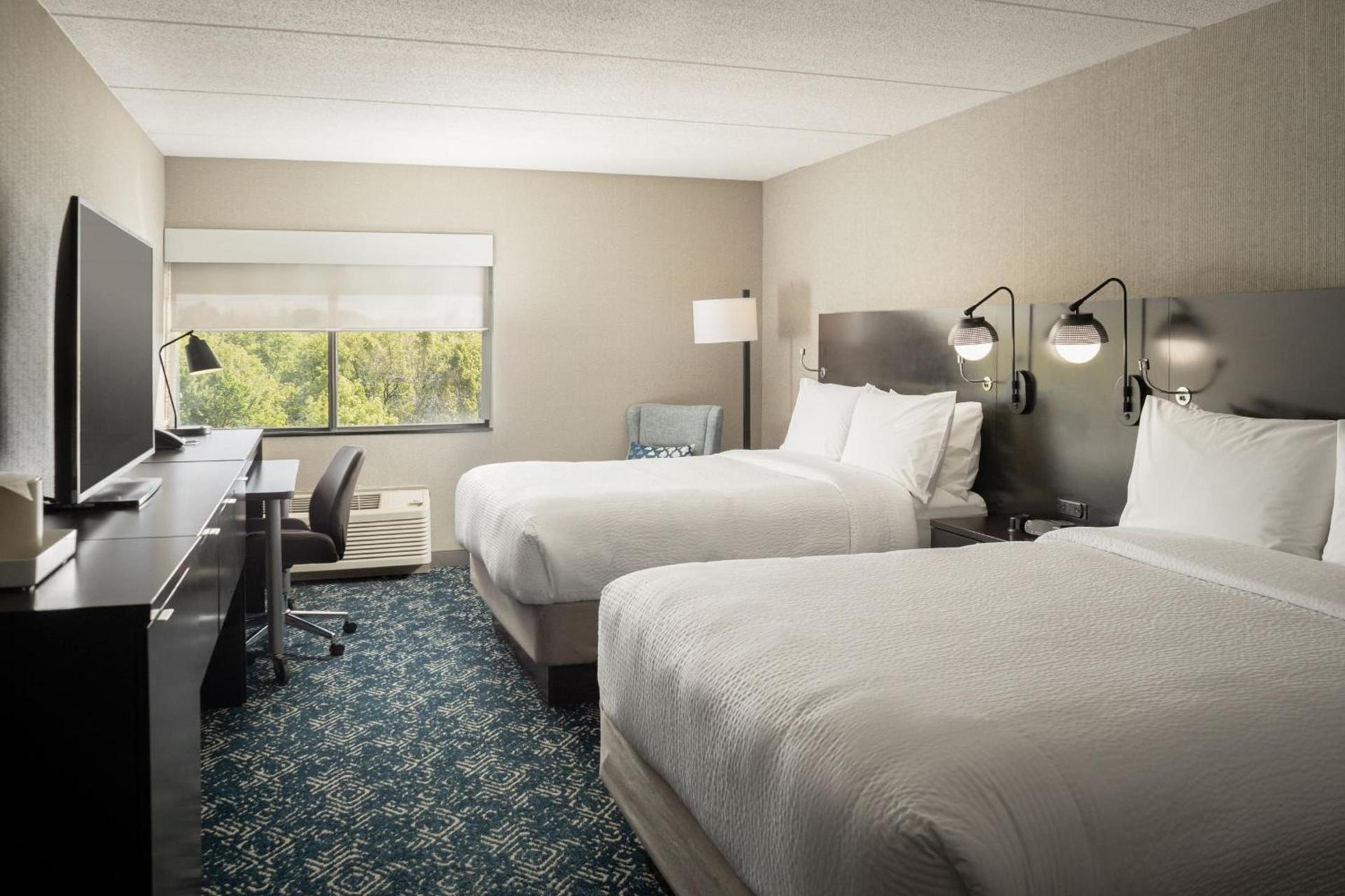 Four Points by Sheraton Milwaukee North Shore photo 7