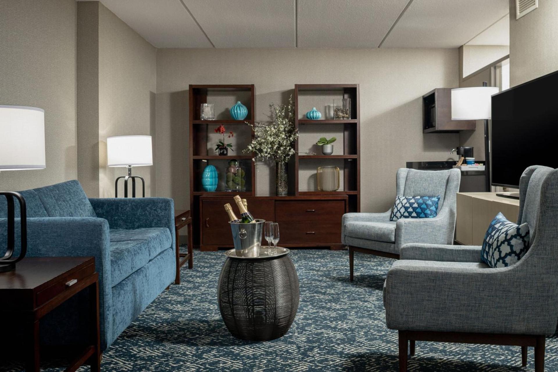 Four Points by Sheraton Milwaukee North Shore photo 6