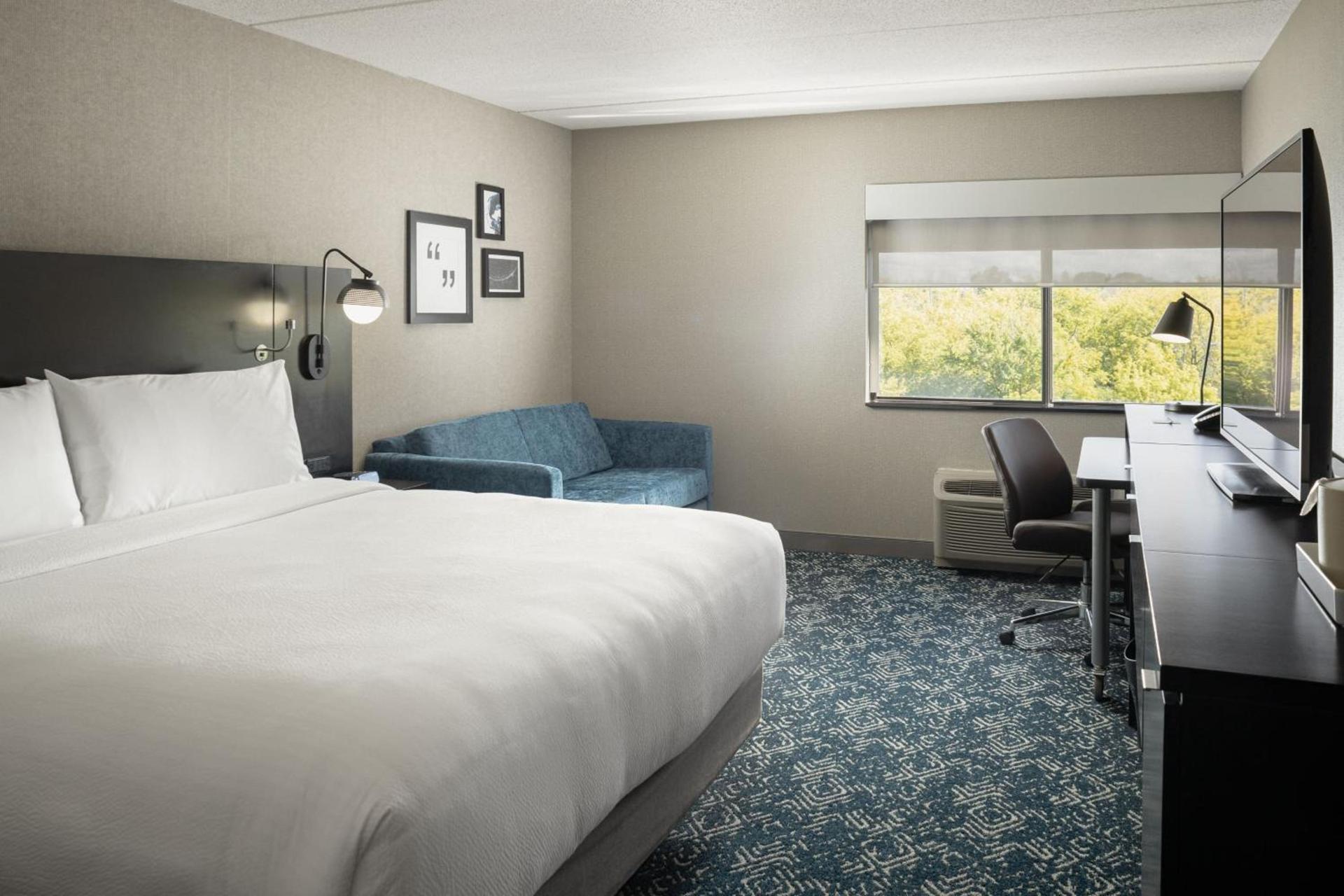 Four Points by Sheraton Milwaukee North Shore photo 8