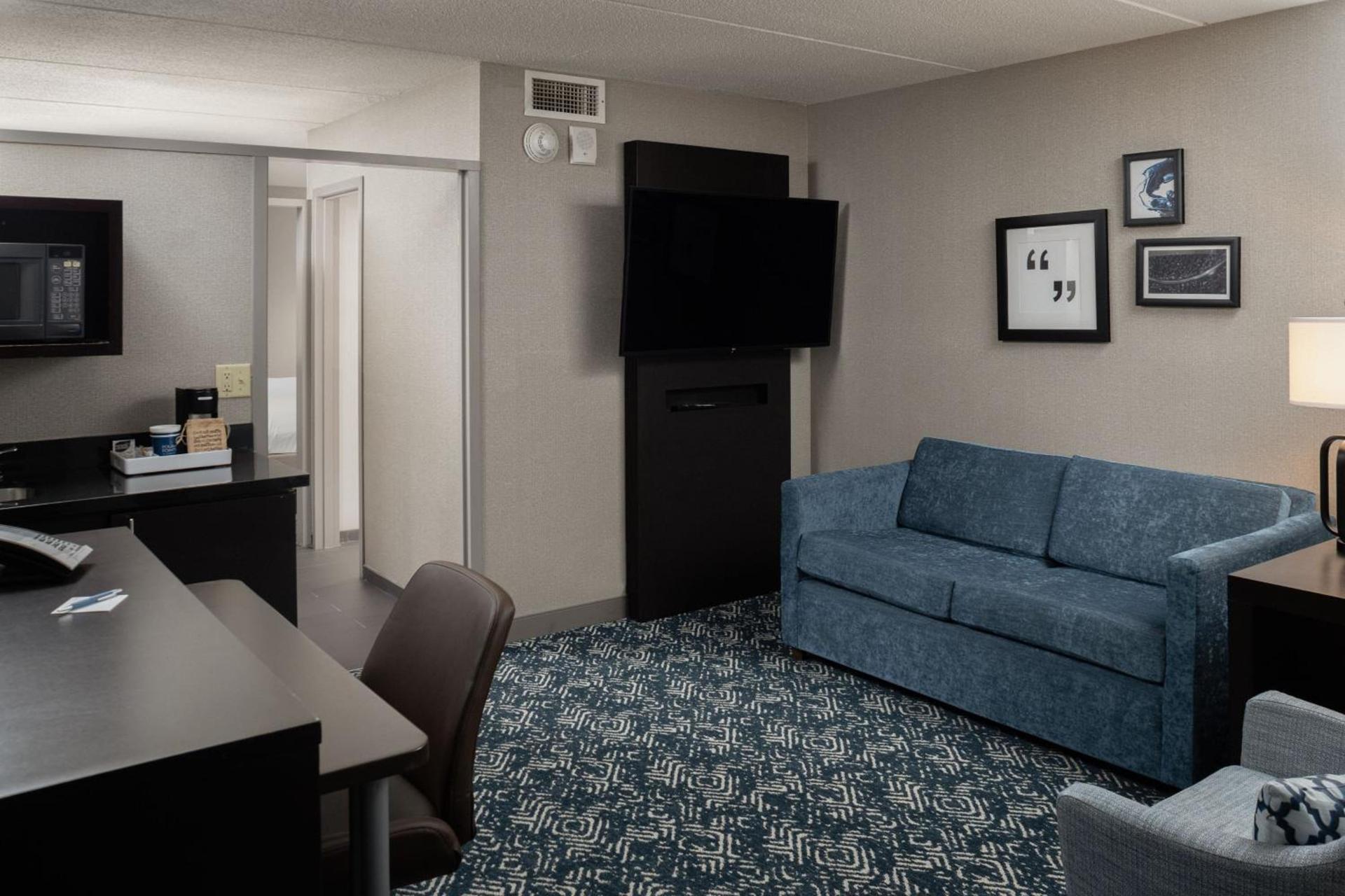 Four Points by Sheraton Milwaukee North Shore photo 19