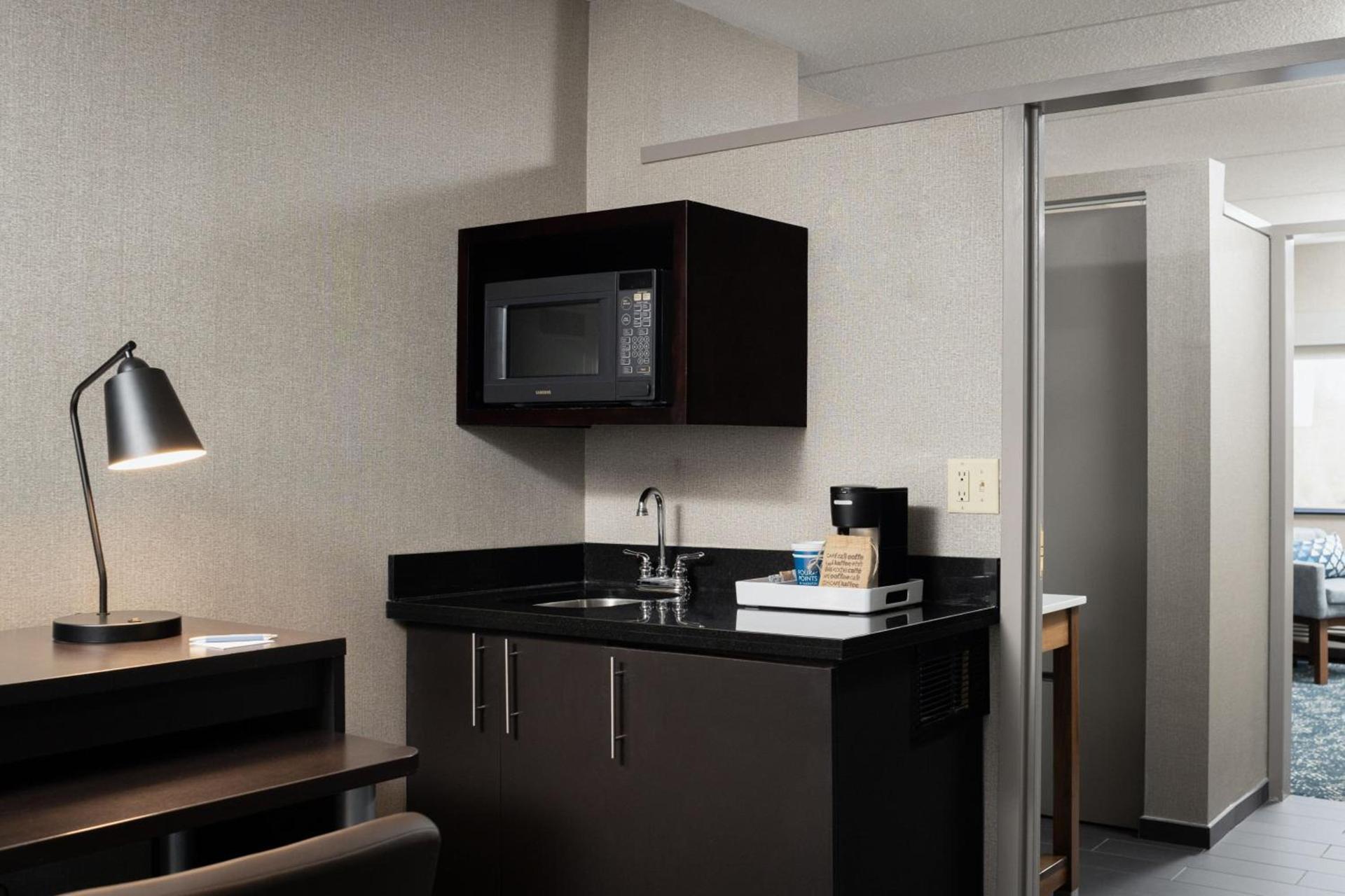 Four Points by Sheraton Milwaukee North Shore photo 20