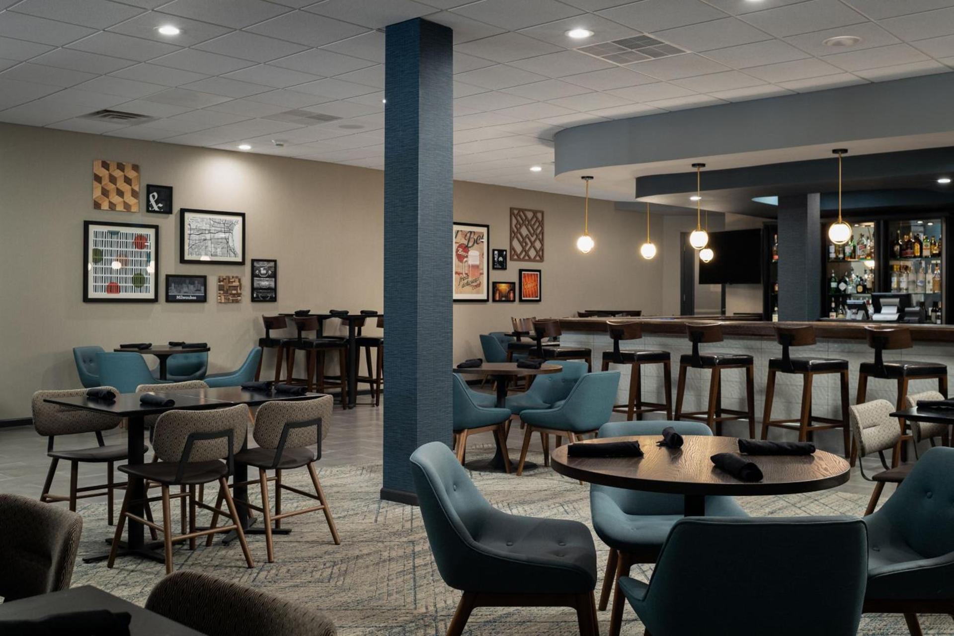 Four Points by Sheraton Milwaukee North Shore photo 26