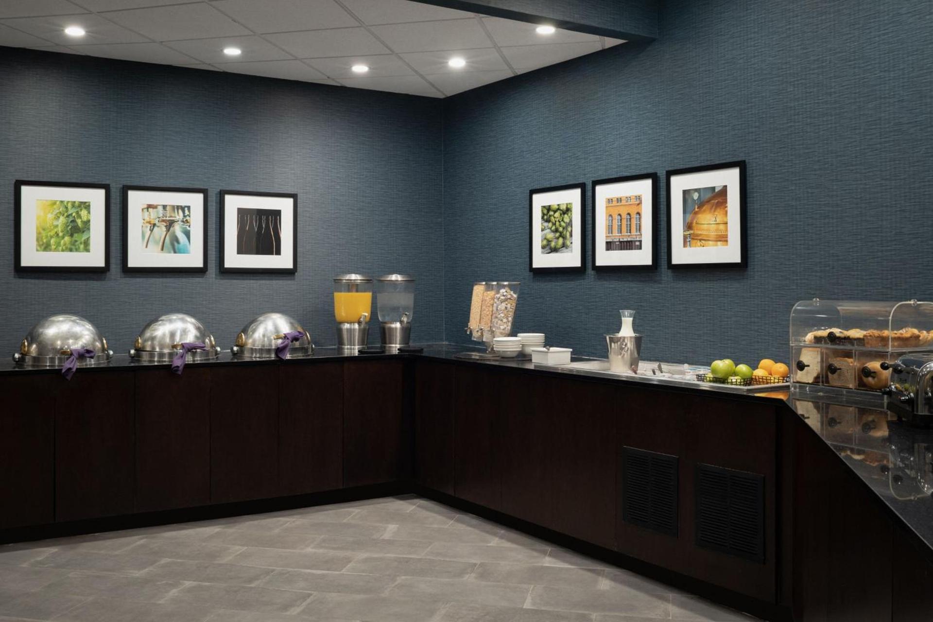 Four Points by Sheraton Milwaukee North Shore photo 29