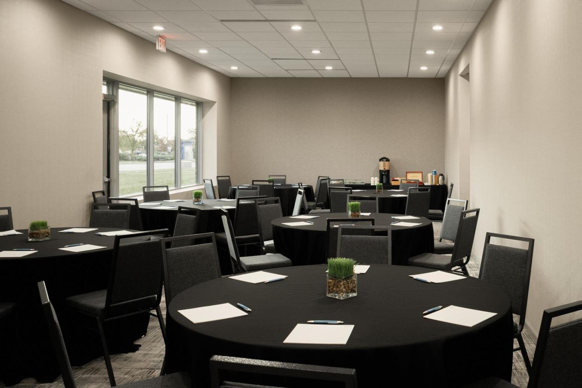 Four Points by Sheraton Milwaukee North Shore photo 40