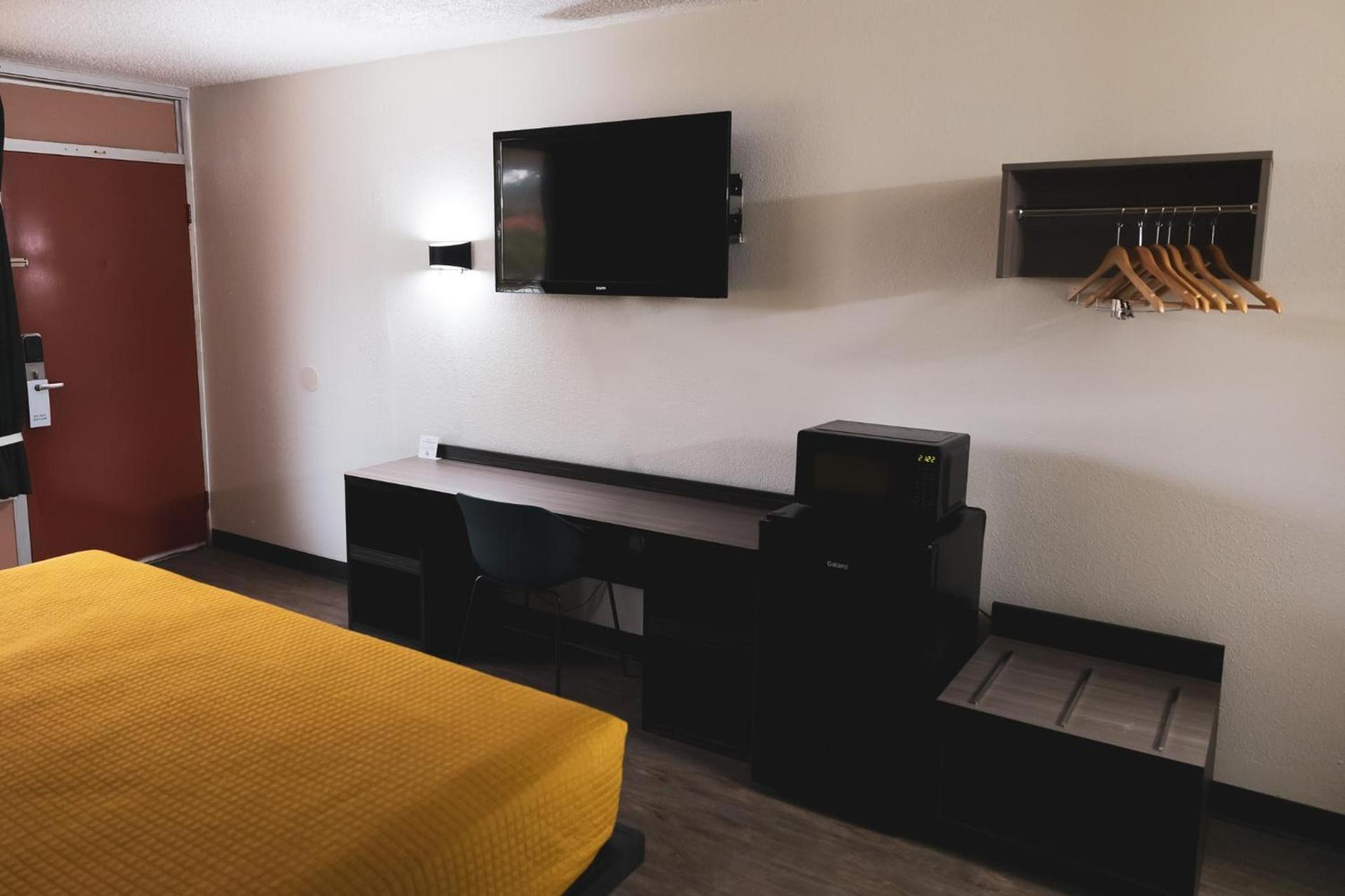 Express Inn & Suites photo 16