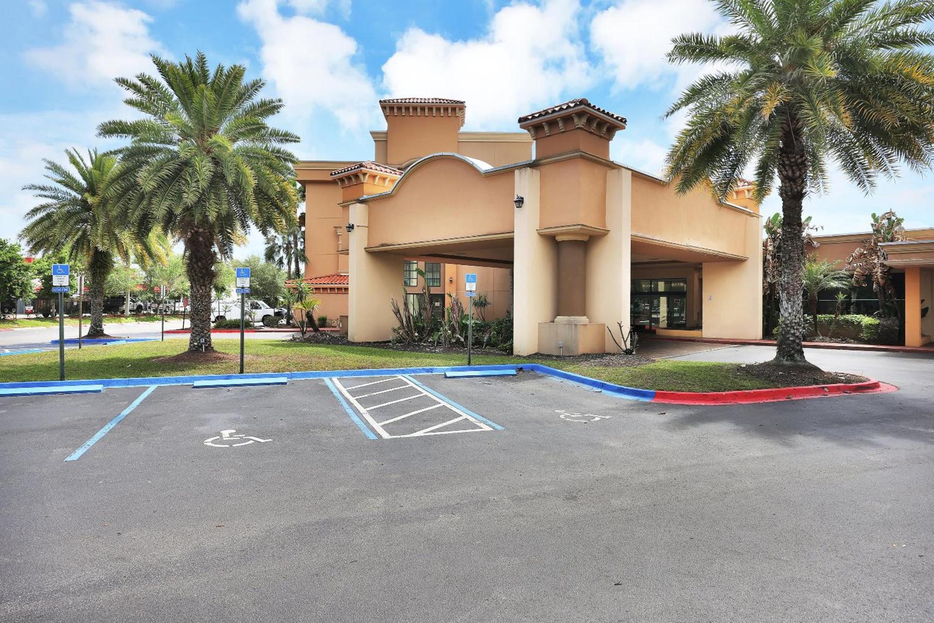 Ramada by Wyndham Jacksonville I-95 by Butler Blvd photo 85
