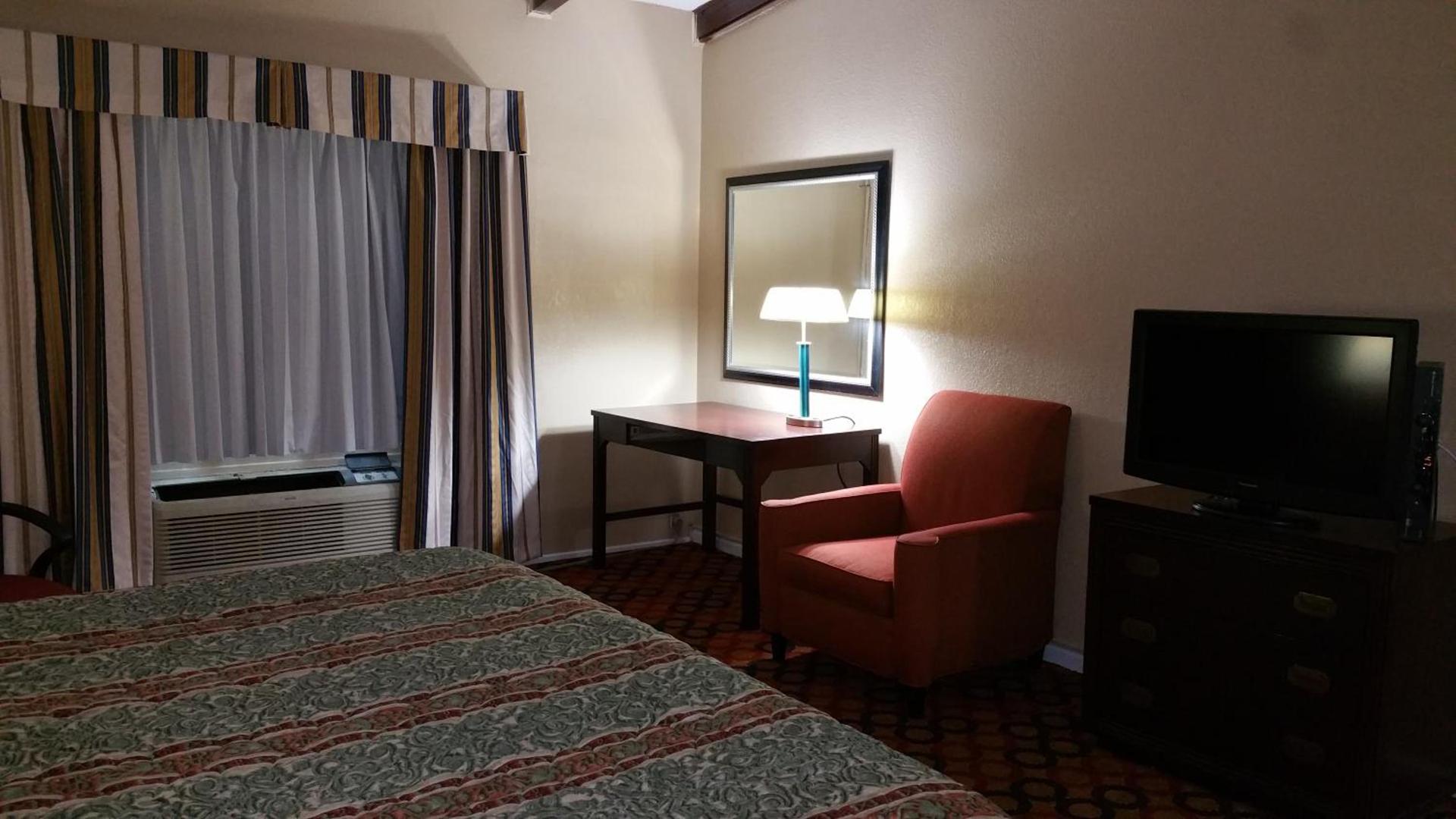 Executive Inn and Suites Waxahachie photo 13