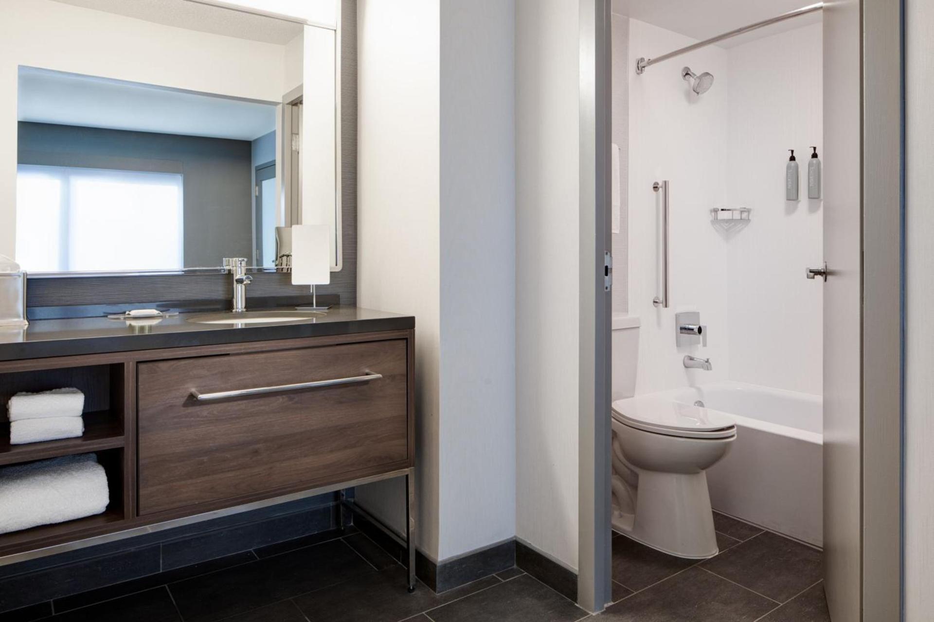 Courtyard by Marriott Chicago Downtown/River North photo 37