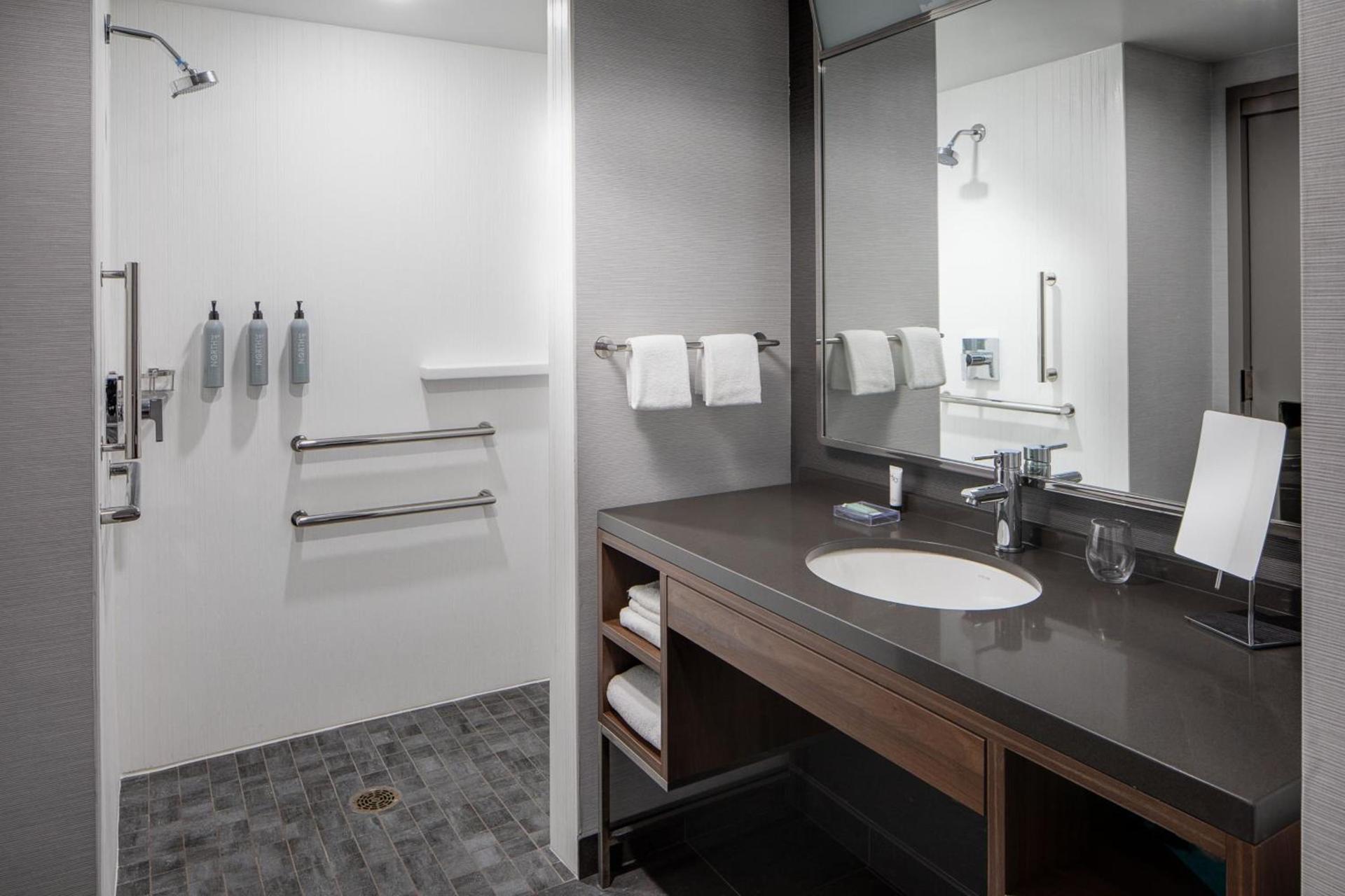 Courtyard by Marriott Chicago Downtown/River North photo 22