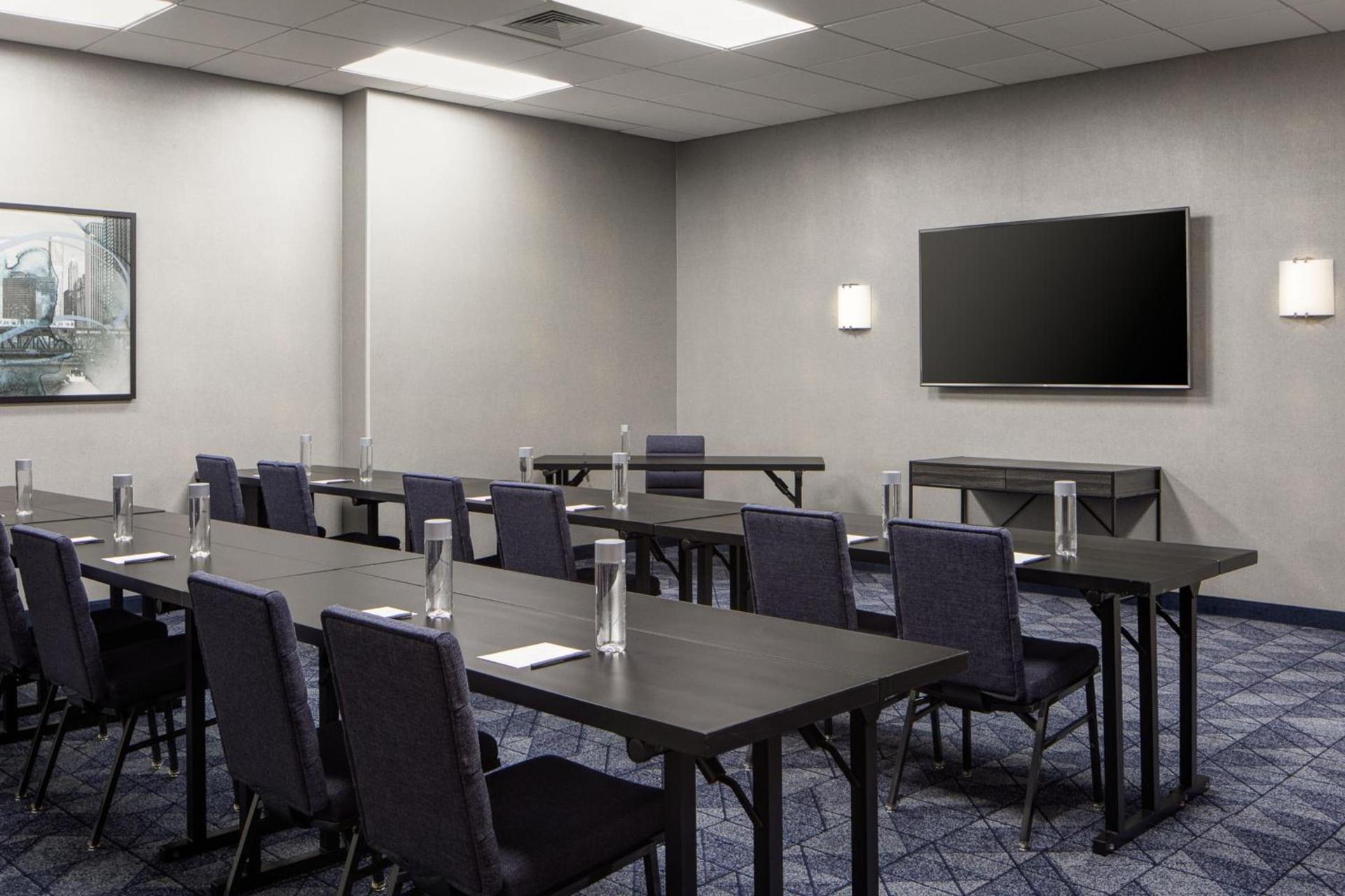 Courtyard by Marriott Chicago Downtown/River North photo 50