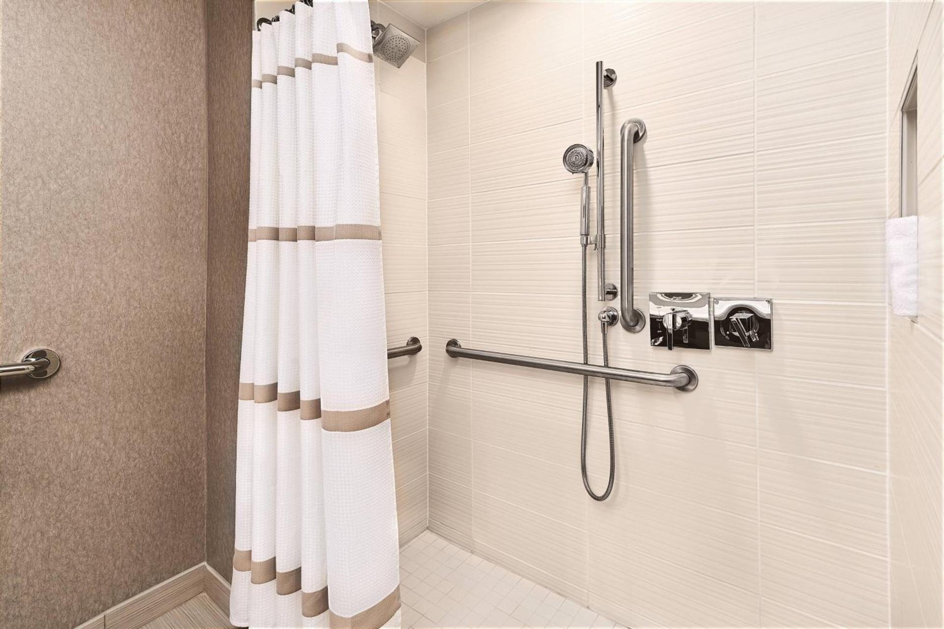 Cleveland Marriott East photo 9