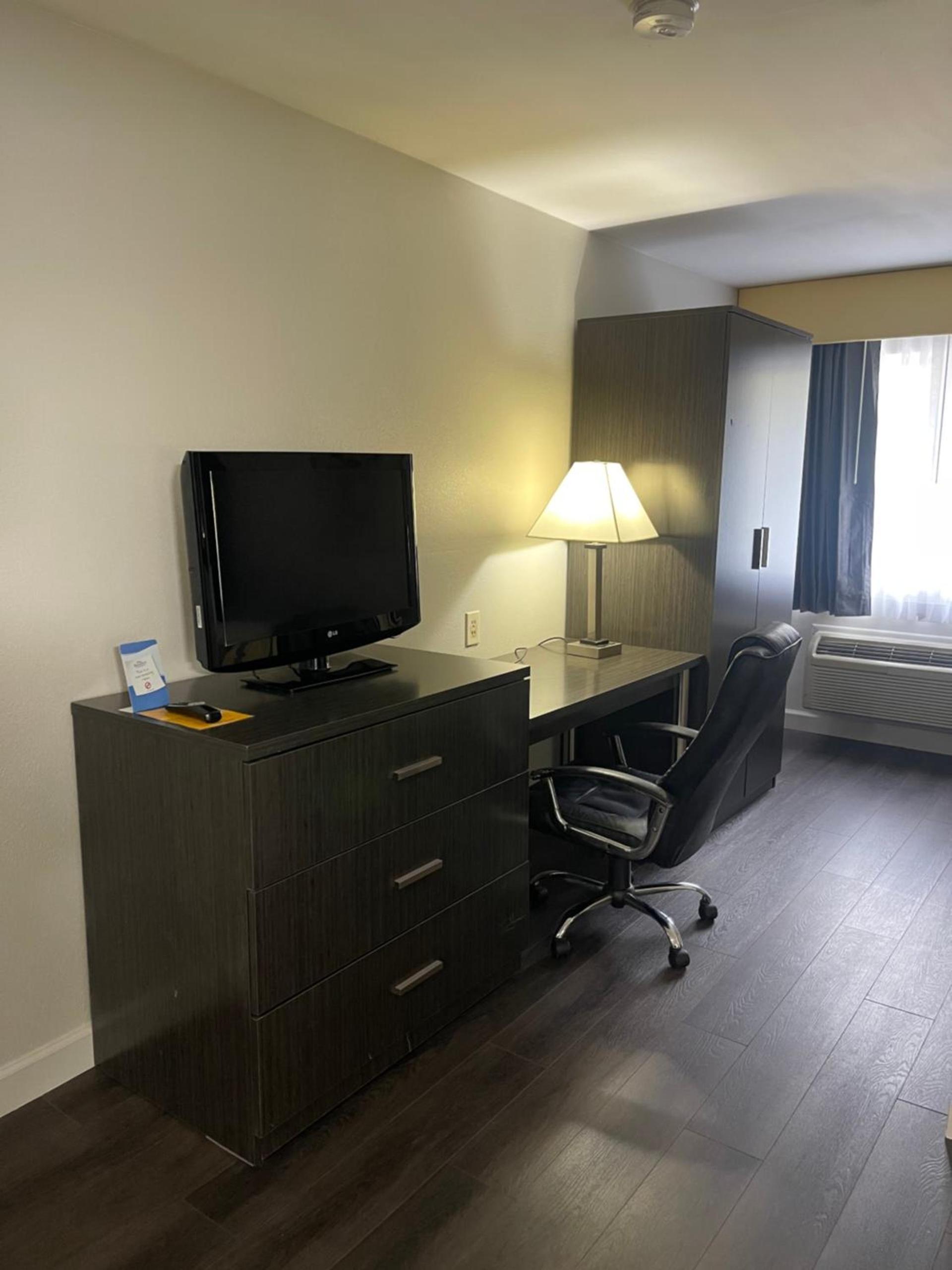 Baymont by Wyndham Branford/New Haven photo 18