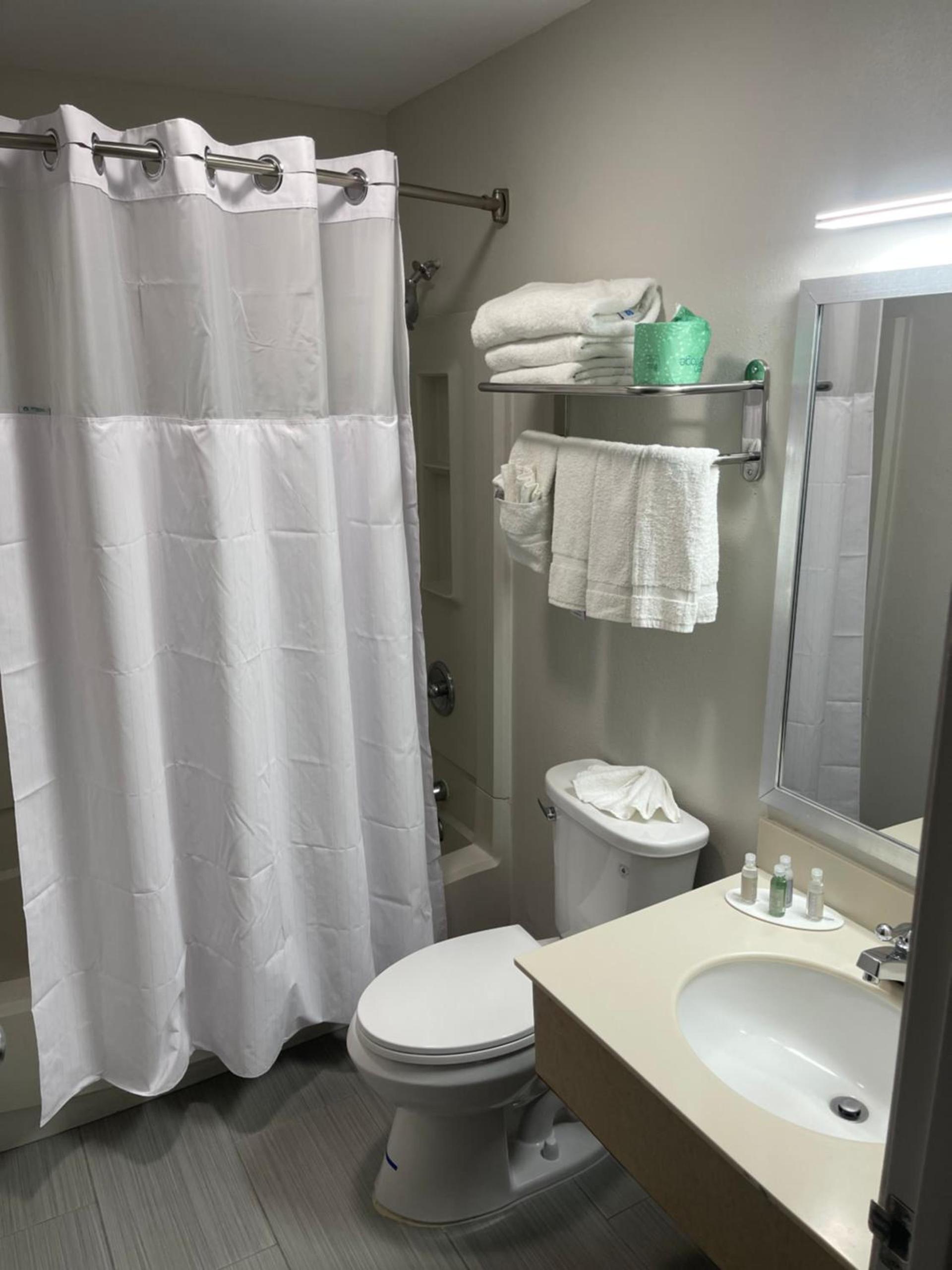 Baymont by Wyndham Branford/New Haven photo 26
