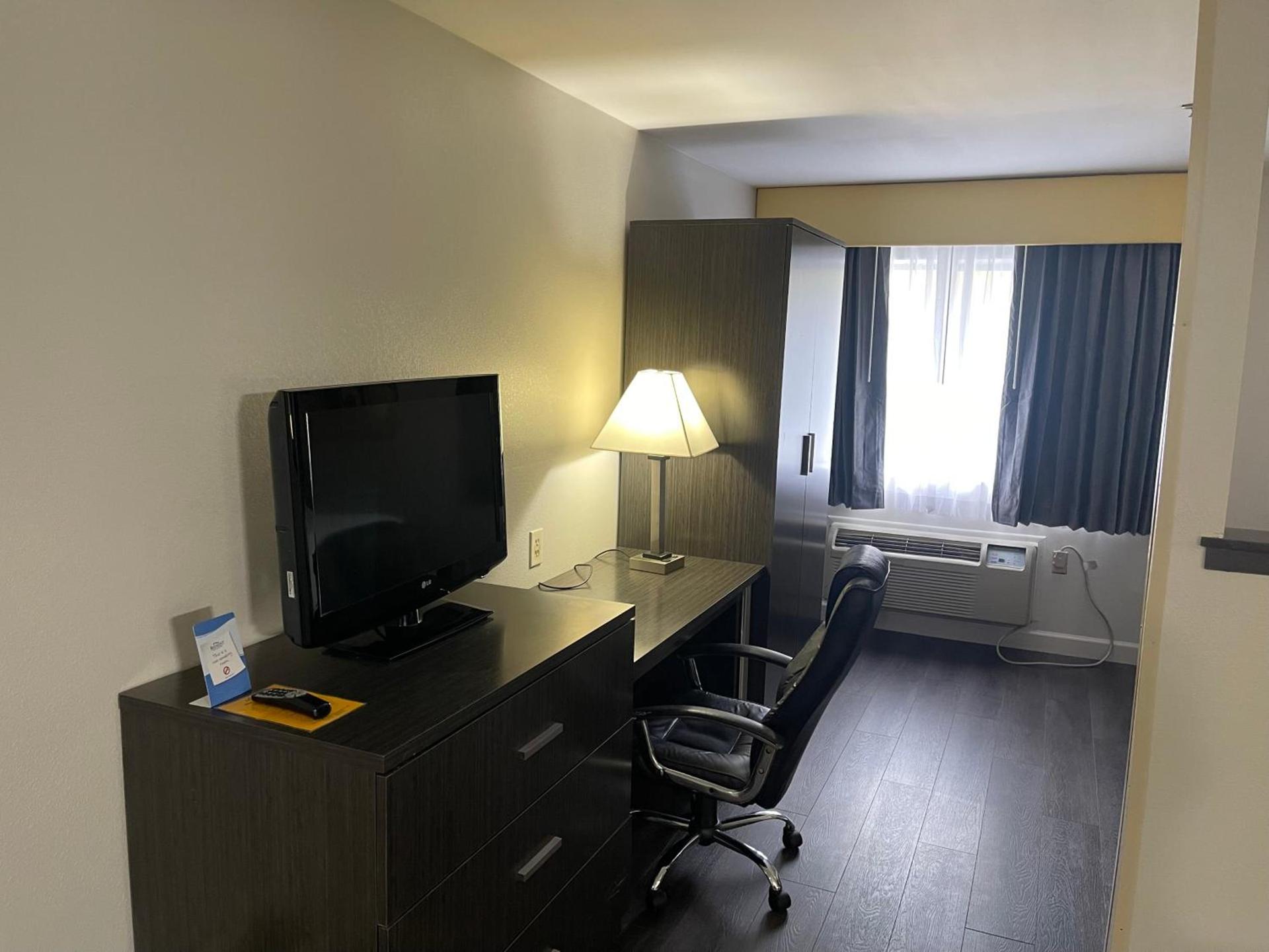 Baymont by Wyndham Branford/New Haven photo 28