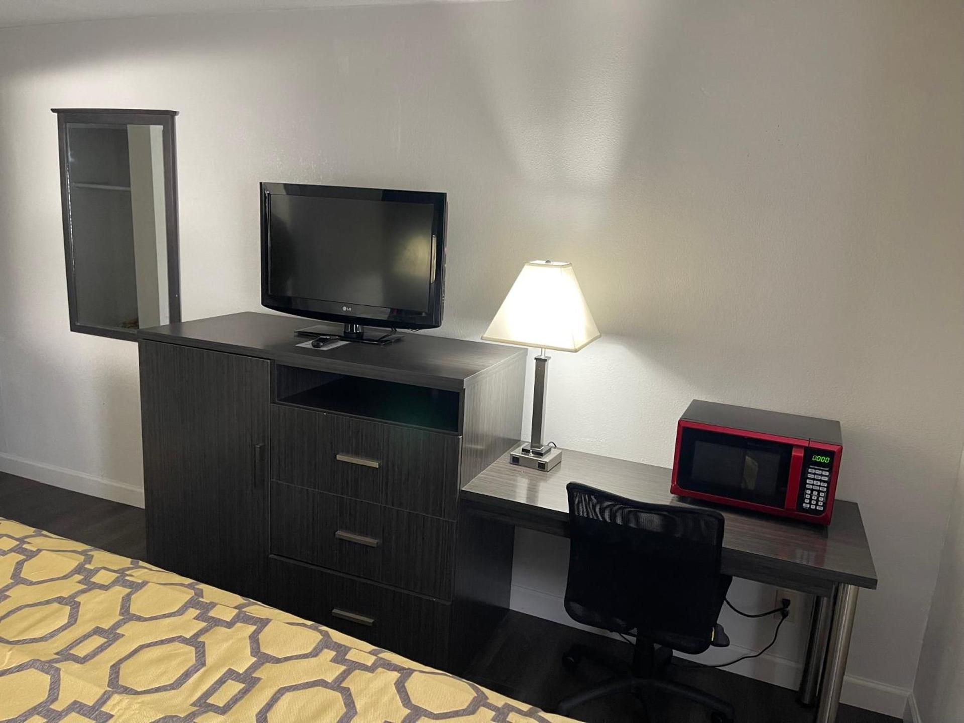 Baymont by Wyndham Branford/New Haven photo 33