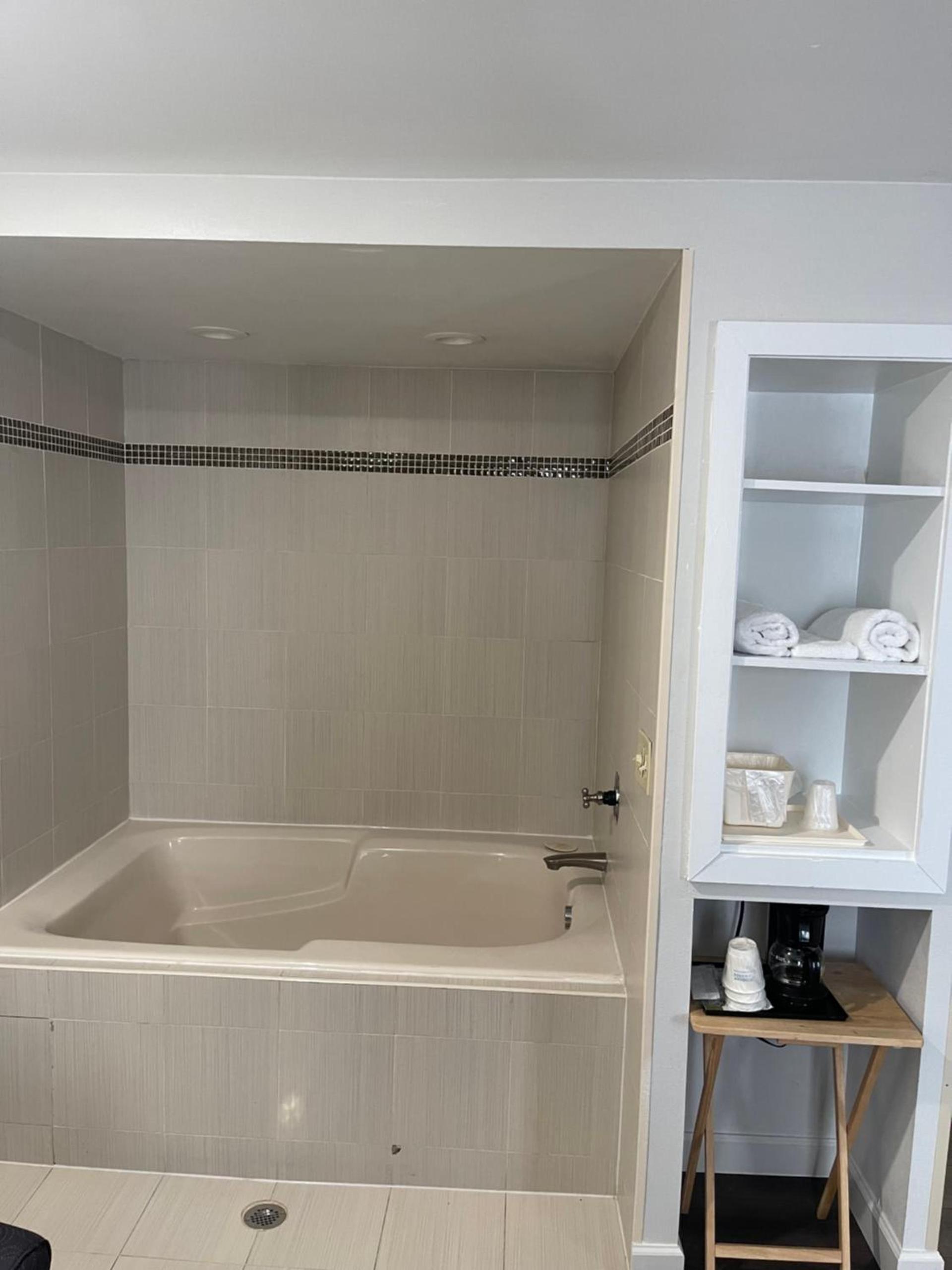 Baymont by Wyndham Branford/New Haven photo 35