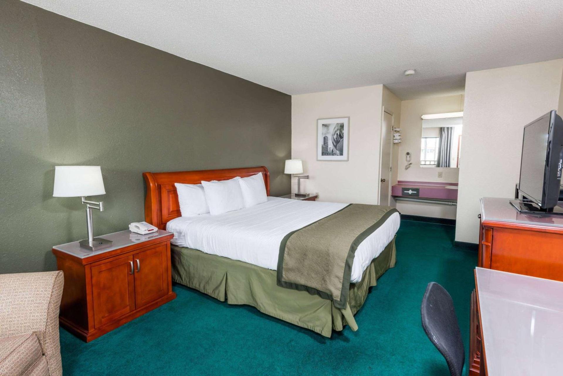 Days Inn by Wyndham Hannibal photo 4