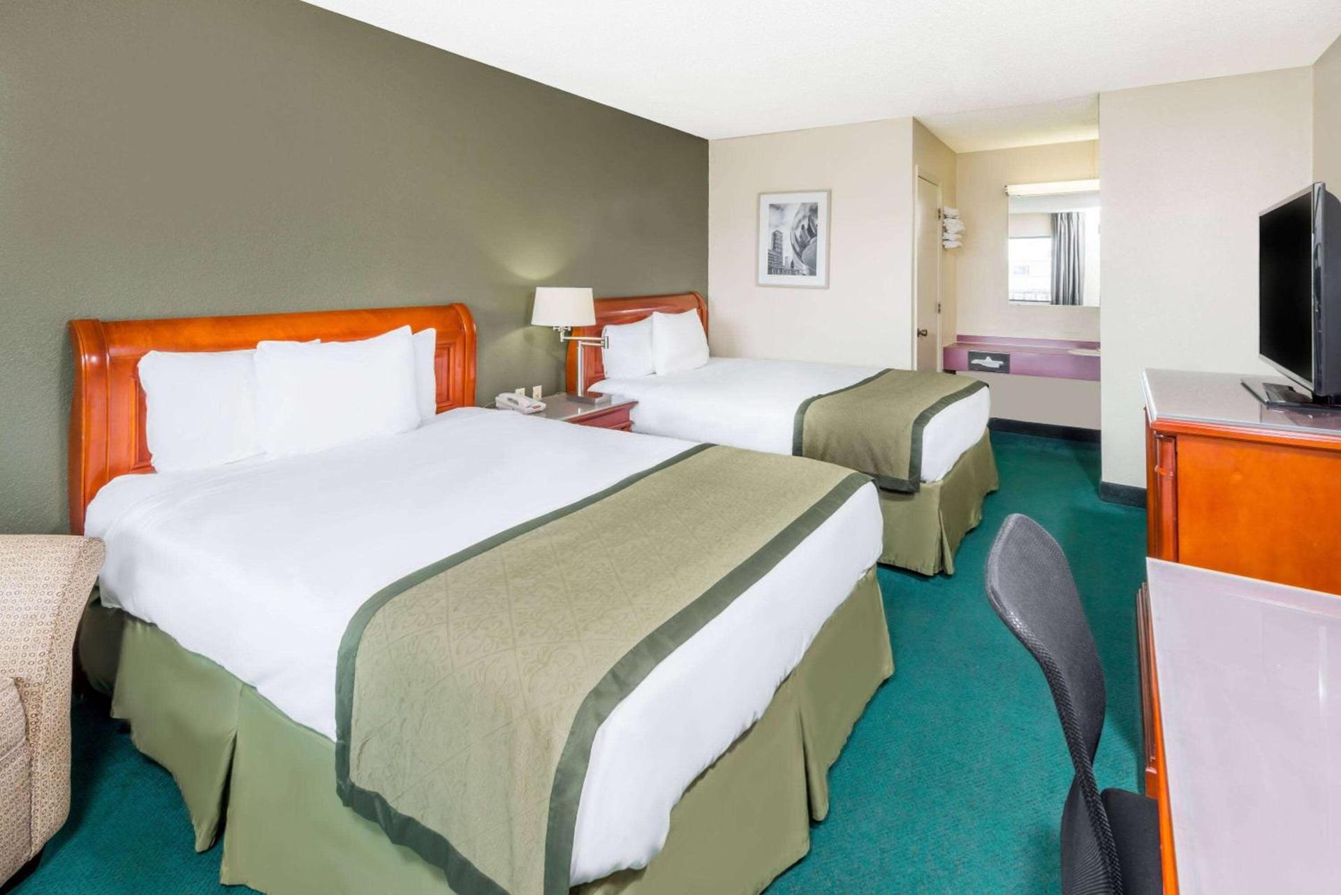 Days Inn by Wyndham Hannibal photo 5